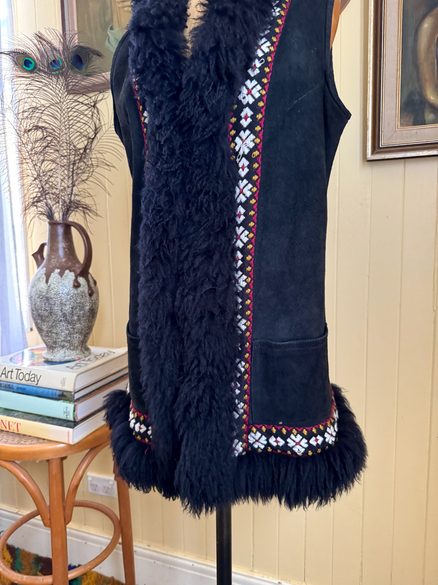 VINTAGE 1970S BLACK SUEDE LEATHER PENNY LANE SHEARLING WOOL VEST S/M