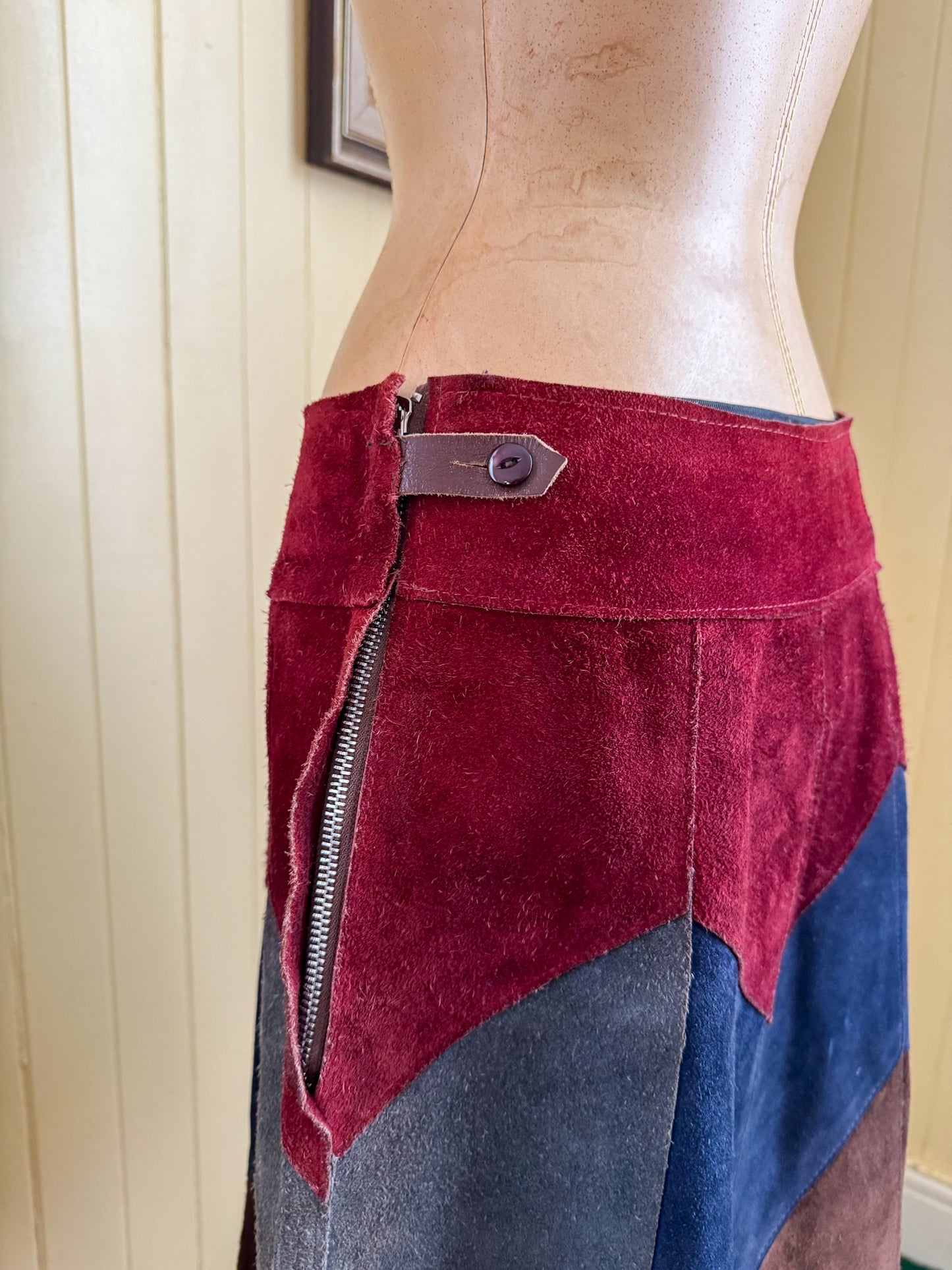 VINTAGE 1970S SUEDE LEATHER CHEVRON COLOUR BLOCK SKIRT M/L