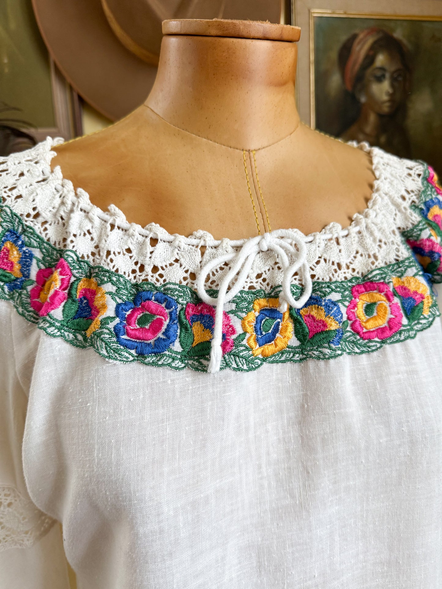 VINTAGE 1970S COTTON BLEND EMBROIDERED CROCHET PEASANT BLOUSE S/M