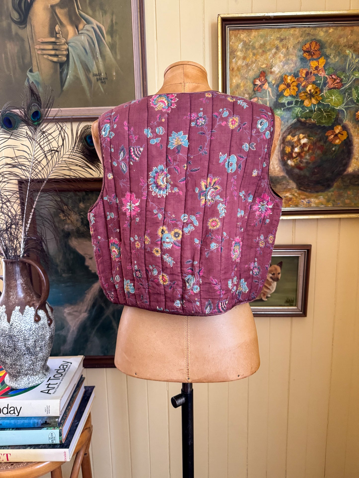 VINTAGE 1970S INDIAN VISCOSE QUILTED FLORAL PRINT CROPPED VEST M