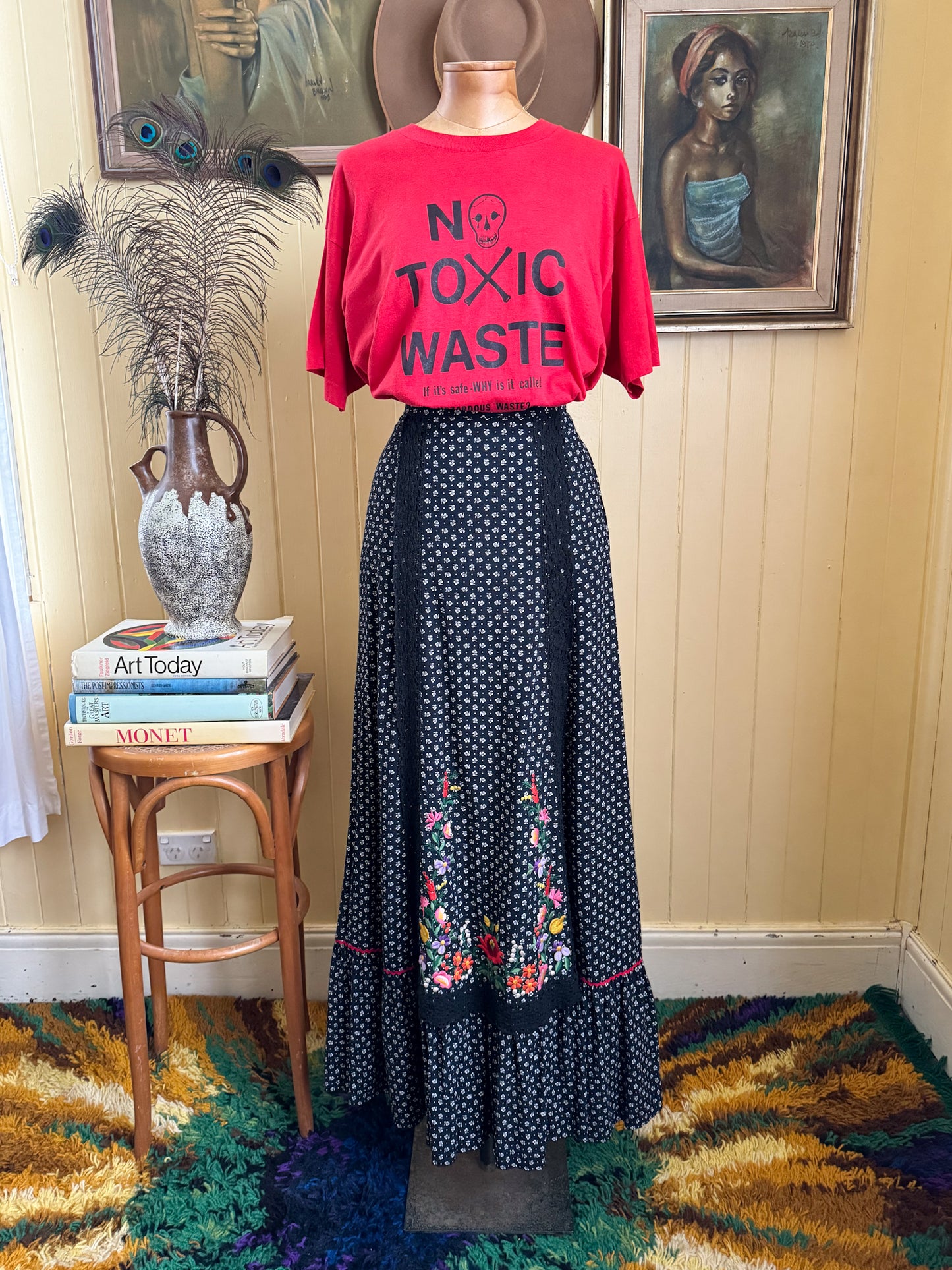 VINTAGE 1970S VISCOSE MINI FLORAL PRINT EMBROIDERED MAXI SKIRT XS
