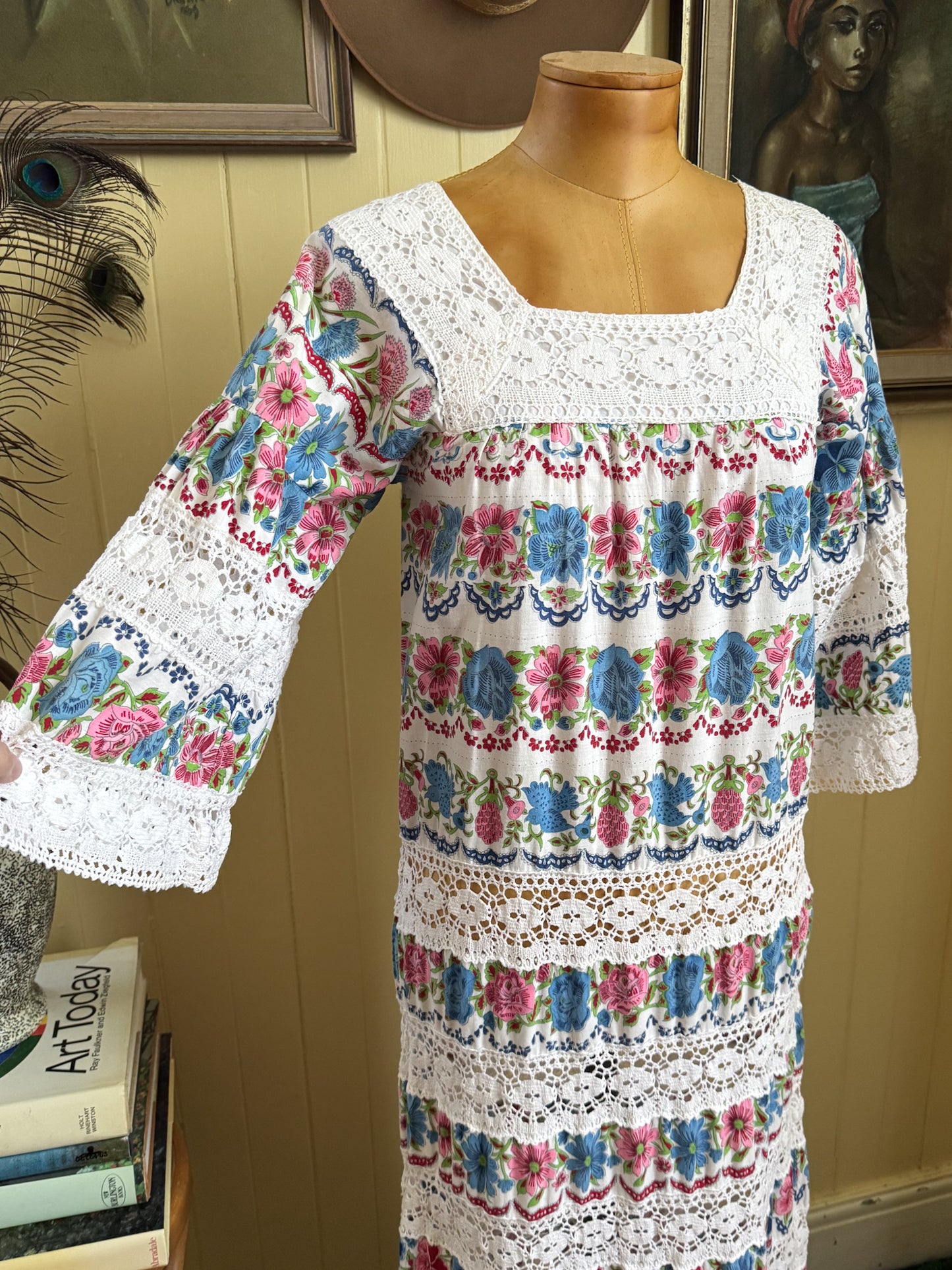 VINTAGE 1970S MEXICAN COTTON FLORAL PRINT LACE TIERED MAXI DRESS S
