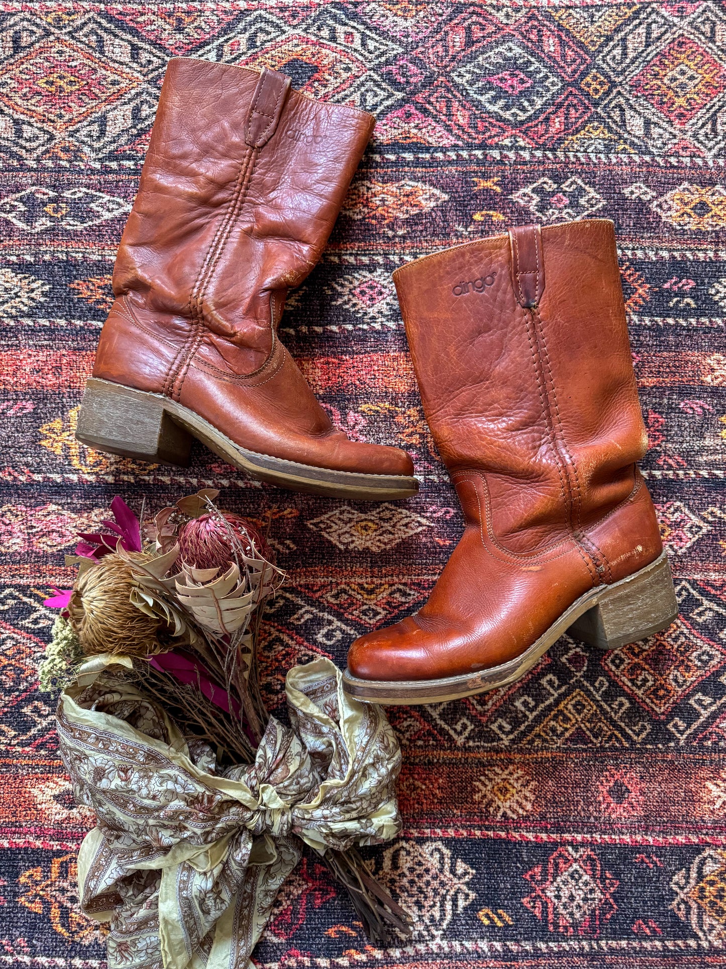 VINTAGE U.S.A DINGO MID CALF CAMPUS TAN LEATHER CUBAN HEEL BOOTS 10/41