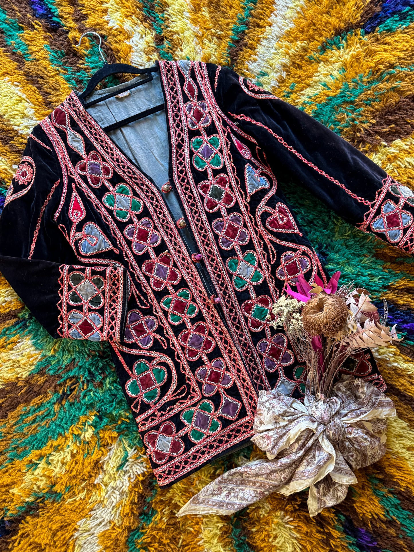 VINTAGE 1960S RARE PAKISTANI HEAVILY EMBROIDERED VELVET JACKET S