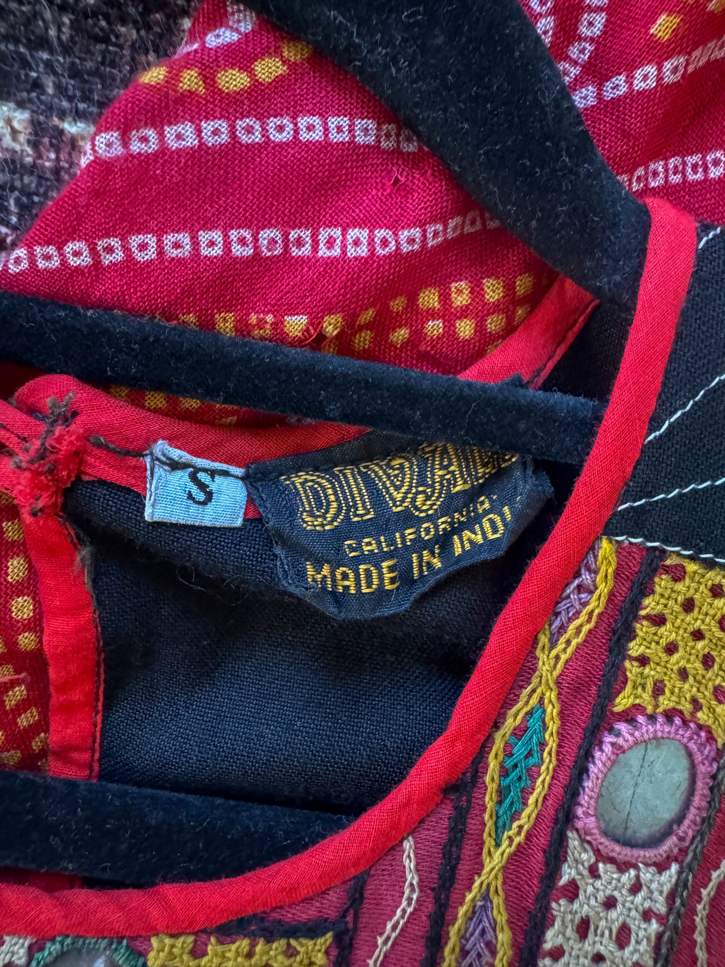 VINTAGE 1970S DIVALI INDIAN RAYON EMBROIDERED BEADED PRINT MIDI DRESS XS/S