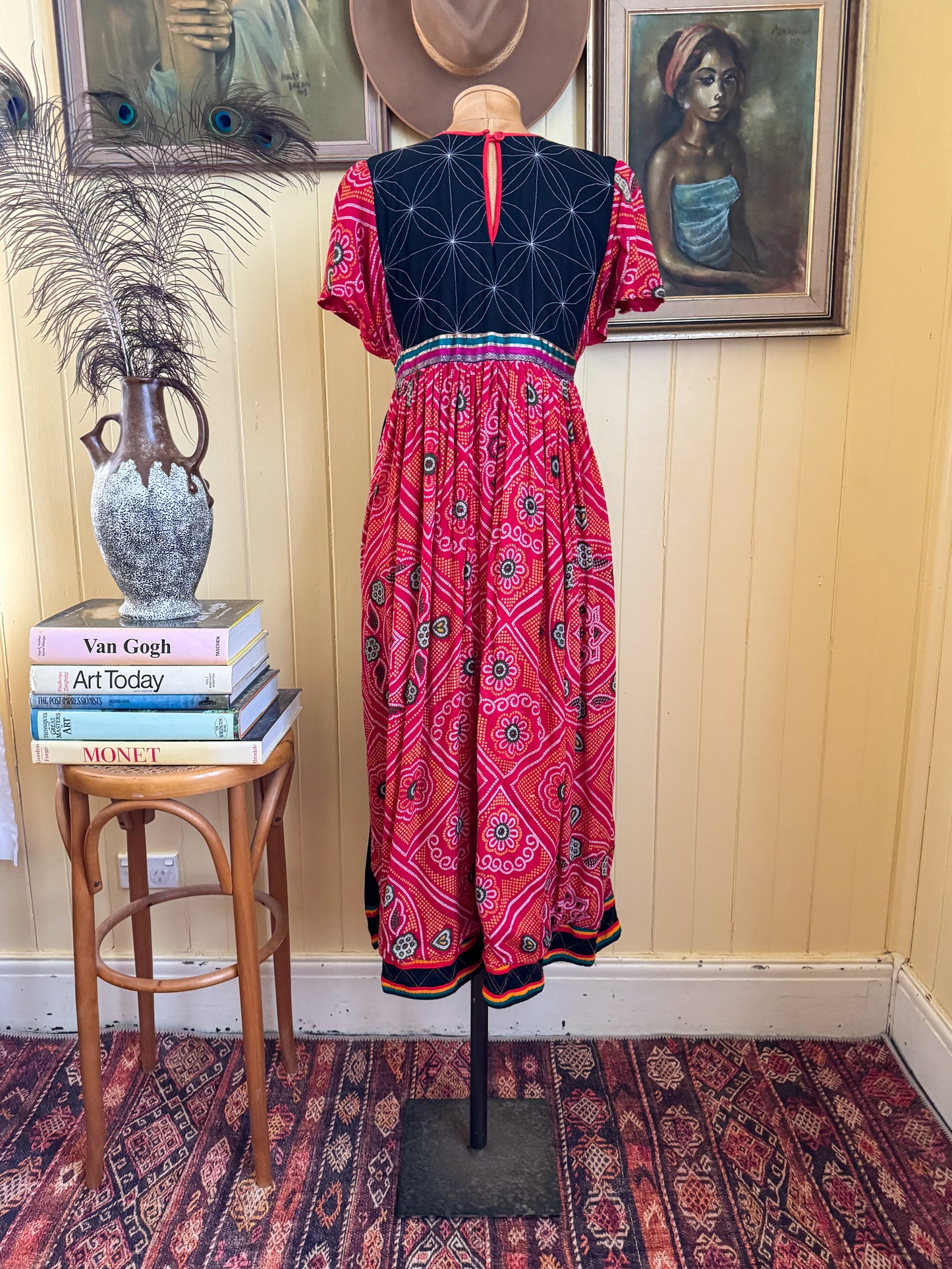 VINTAGE 1970S DIVALI INDIAN RAYON EMBROIDERED BEADED PRINT MIDI DRESS XS/S