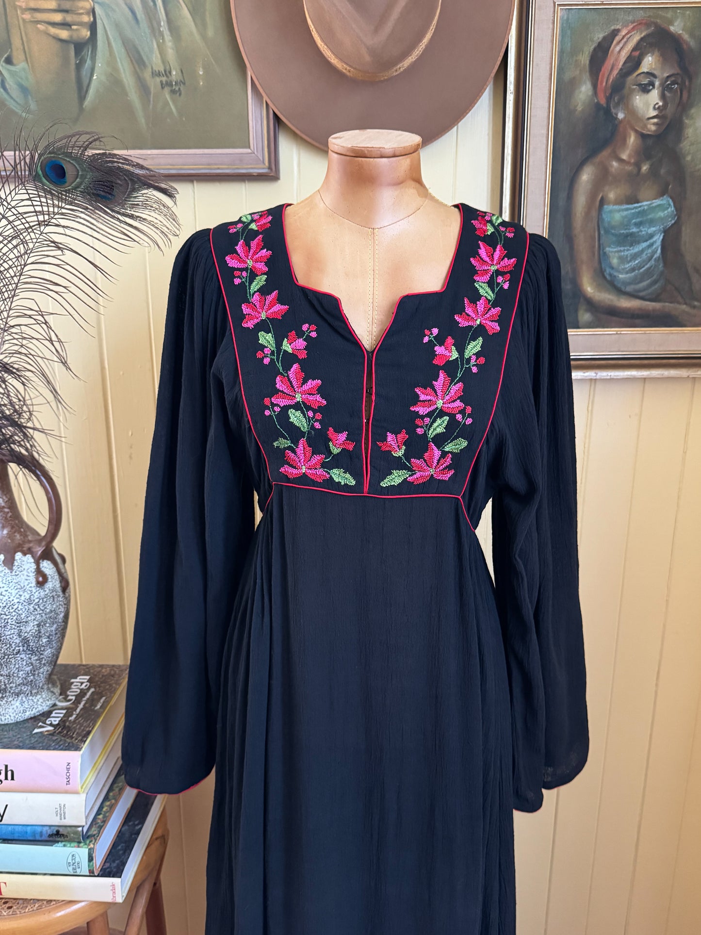 VINTAGE 1970S NEEPA INDIAN COTTON EMBROIDERED KIMONO SLEEVE MAXI DRESS S