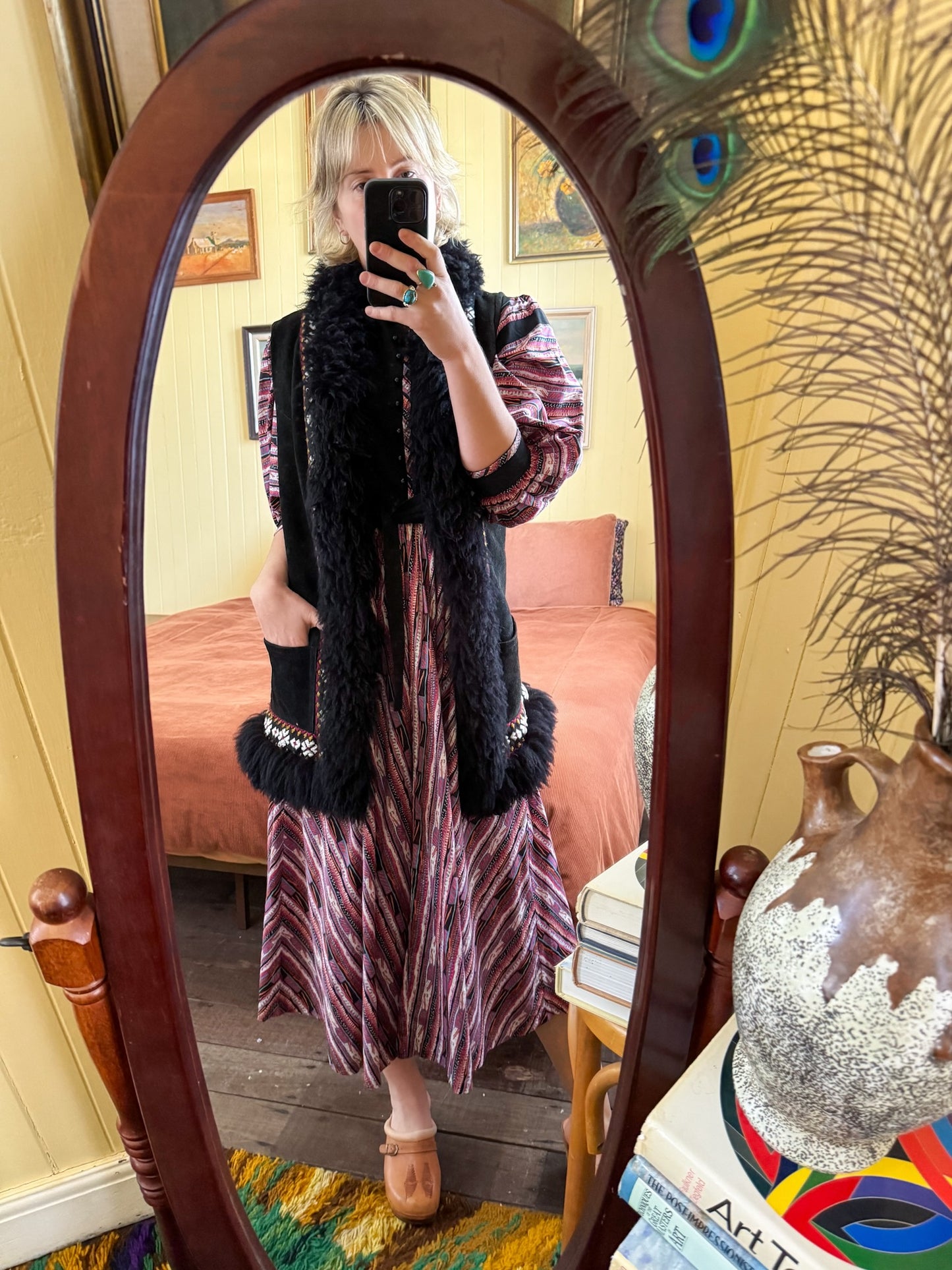 VINTAGE 1970S BLACK SUEDE LEATHER PENNY LANE SHEARLING WOOL VEST S/M
