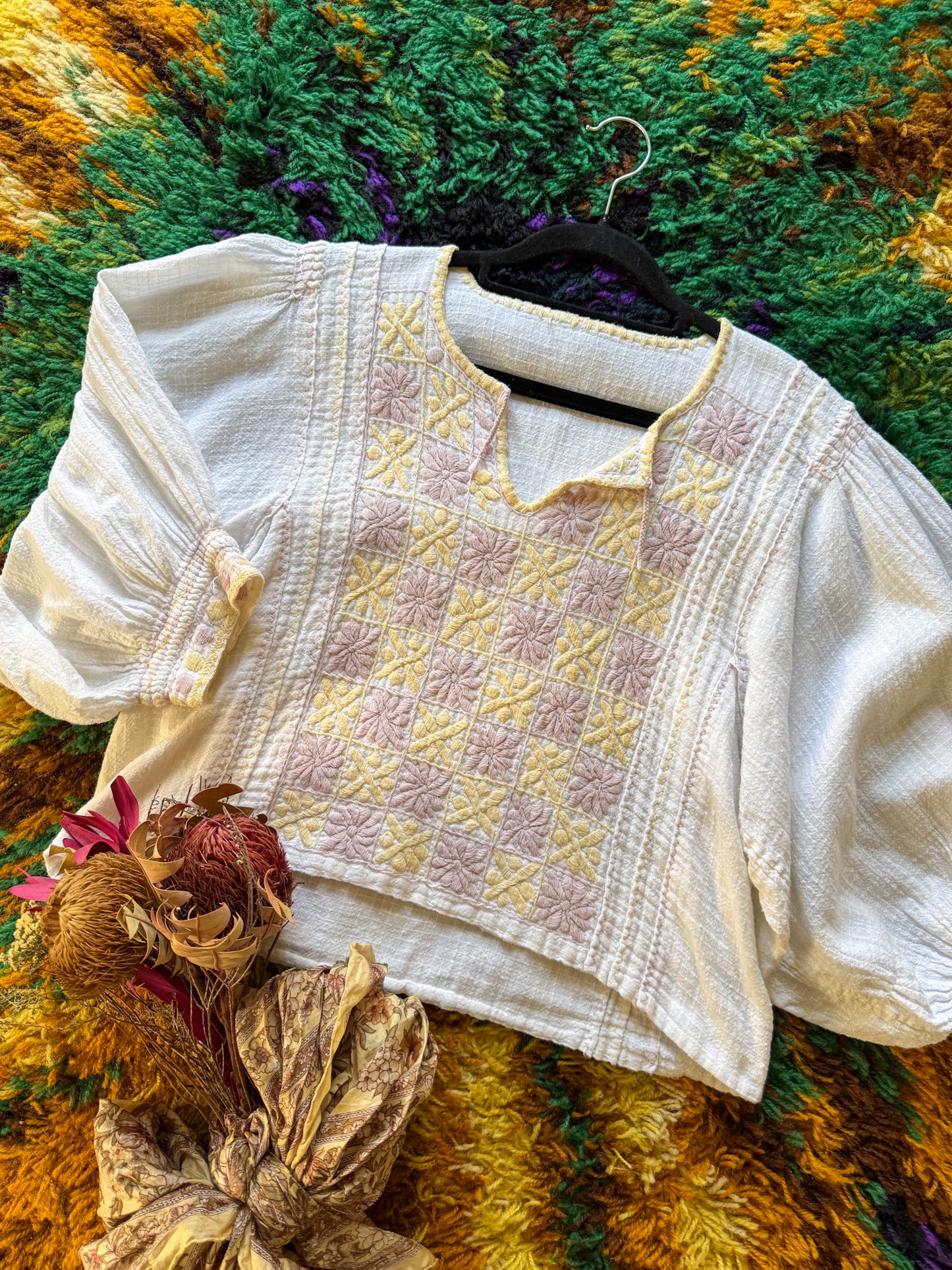 VINTAGE 1970S COTTON FLORAL EMBROIDERED BALLOON SLEEVE FOLK BLOUSE M/L