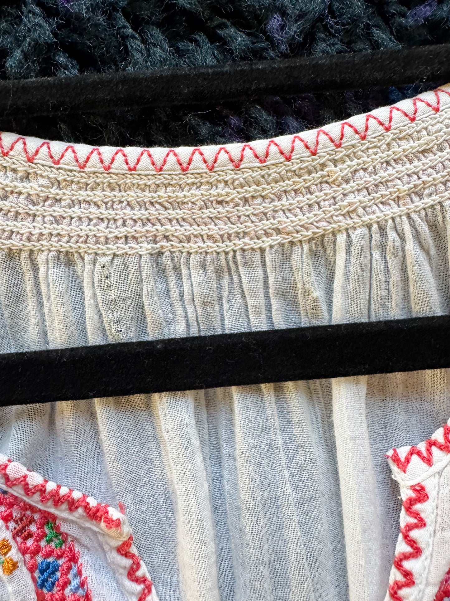 VINTAGE 1990S COTTON CHEESECLOTH EMBROIDERED FOLK BLOUSE S/M