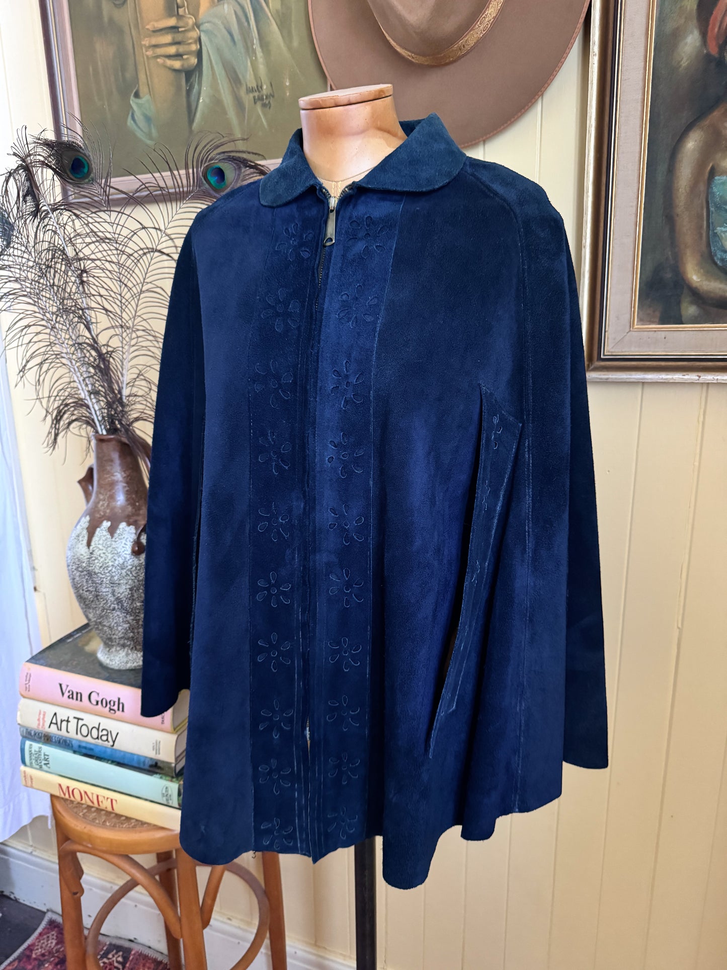 VINTAGE 1970S MEXICAN NAVY SUEDE LEATHER CUT OUT ZIP THROUGH PONCHO S/M/L
