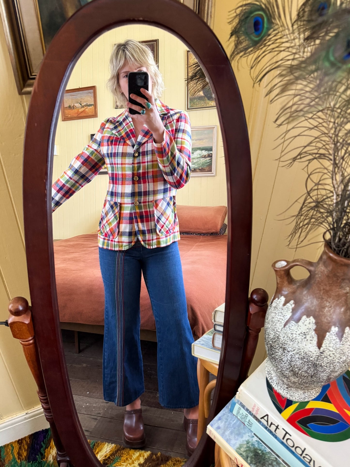 VINTAGE 1970S STUFFED HIGH WAIST RAINBOW STITCH CROPPED DENIM JEANS M