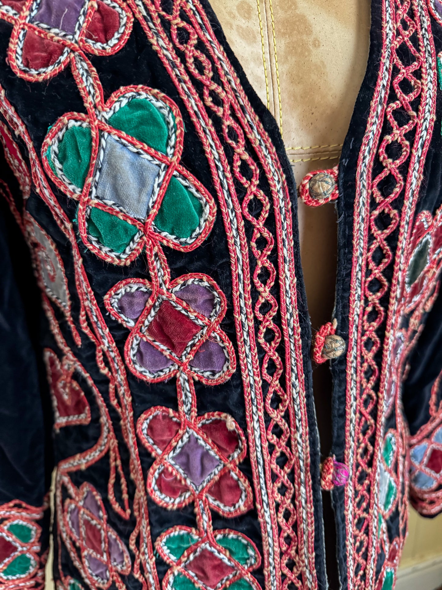 VINTAGE 1960S RARE PAKISTANI HEAVILY EMBROIDERED VELVET JACKET S