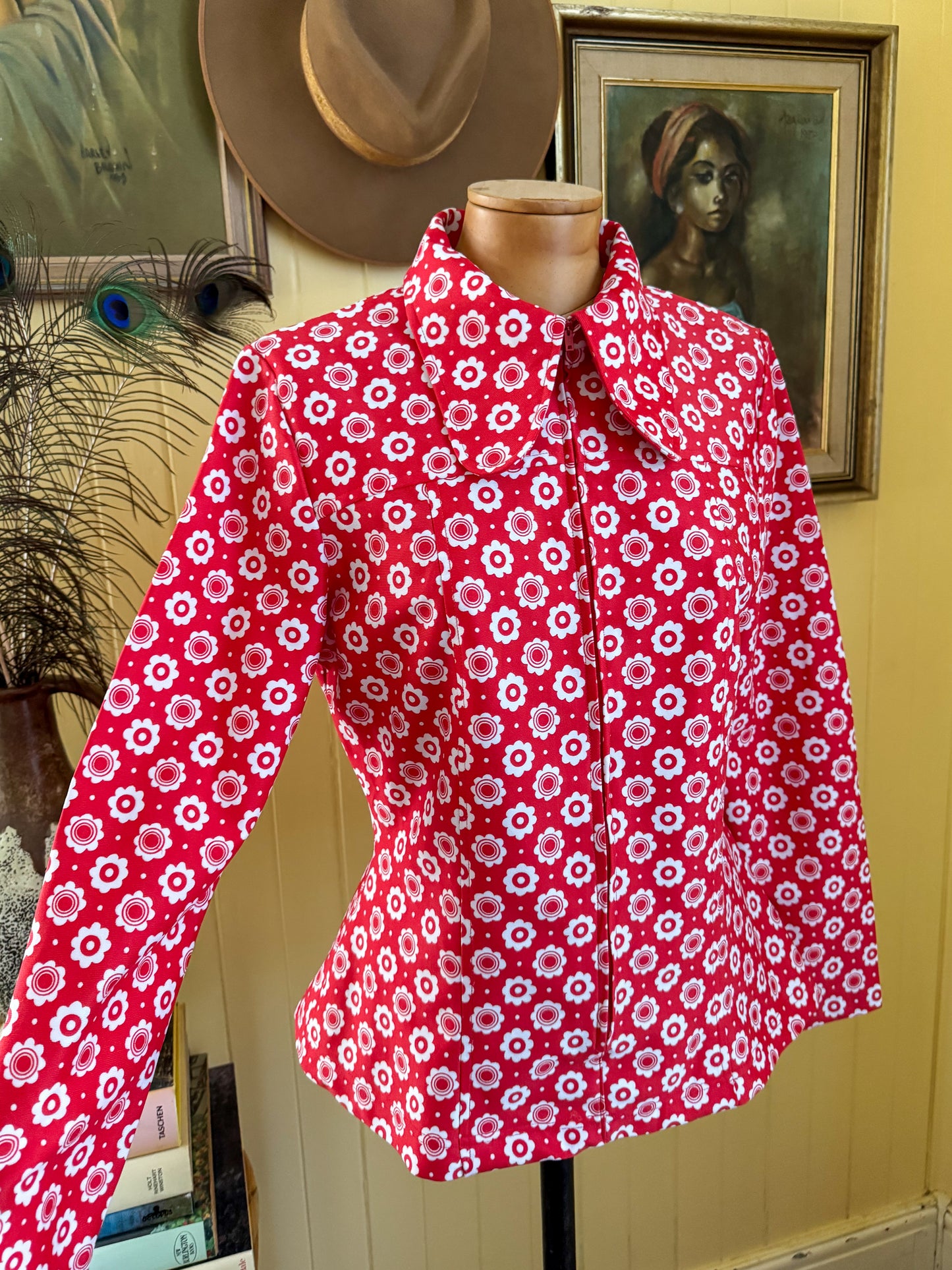 VINTAGE 1970S CALDONA POLY PSYCHEDELIC FLORAL PRINT ZIP COLLARED TOP S/M