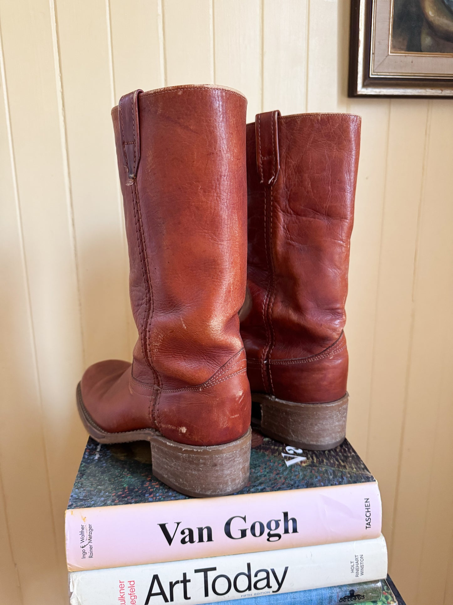 VINTAGE U.S.A DINGO MID CALF CAMPUS TAN LEATHER CUBAN HEEL BOOTS 10/41