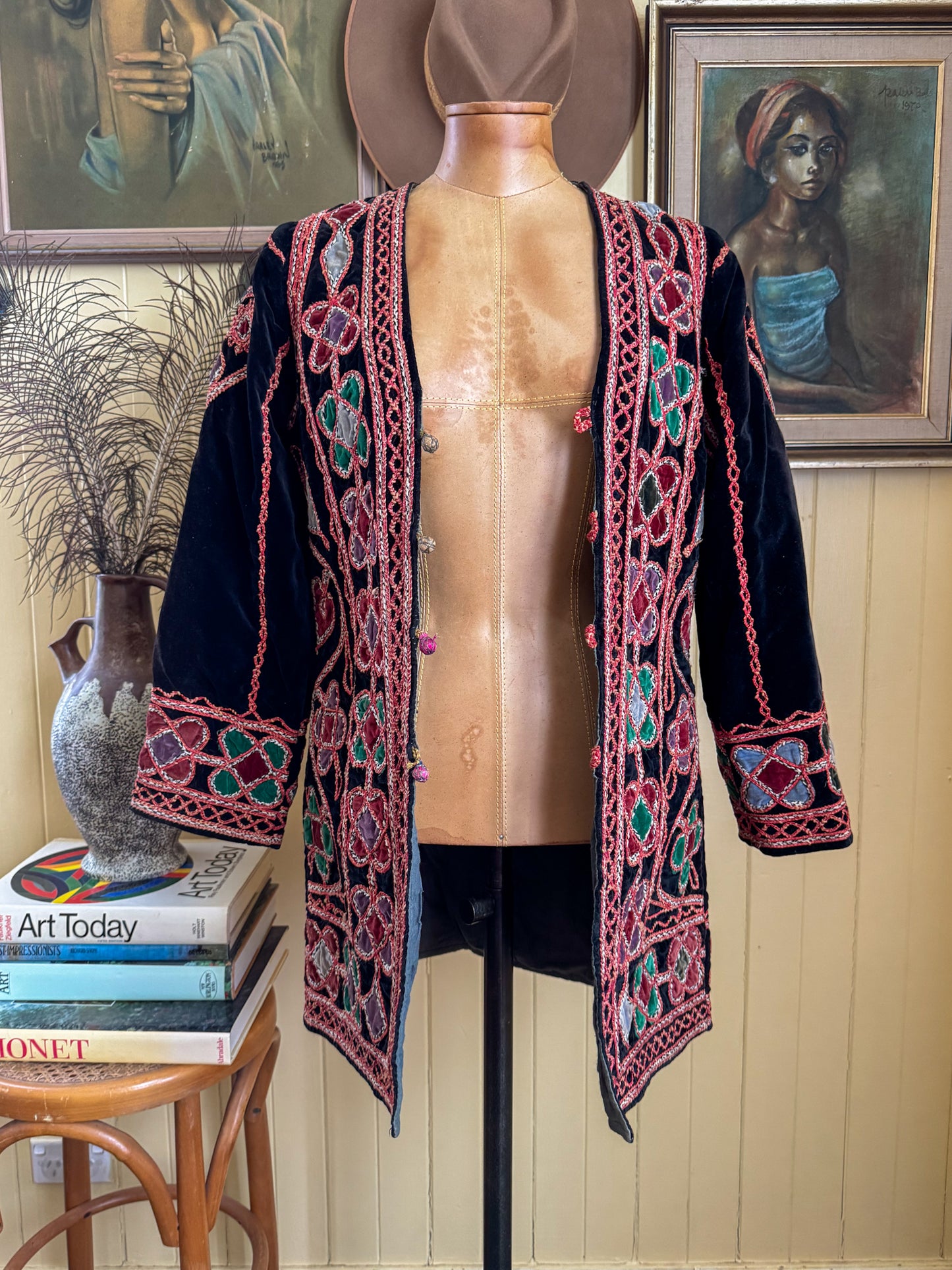 VINTAGE 1960S RARE PAKISTANI HEAVILY EMBROIDERED VELVET JACKET S