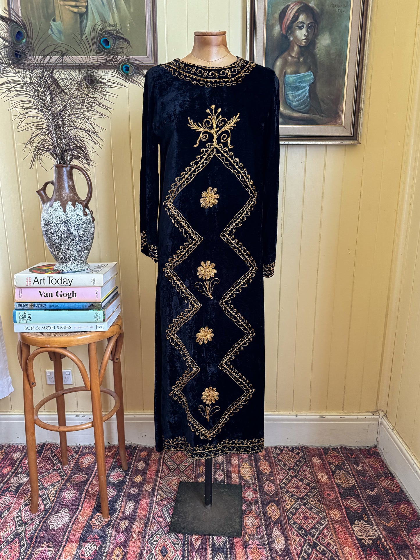 VINTAGE 1970S SAWBRO INDIAN VELVET EMBROIDERED MAXI KAFTAN XS
