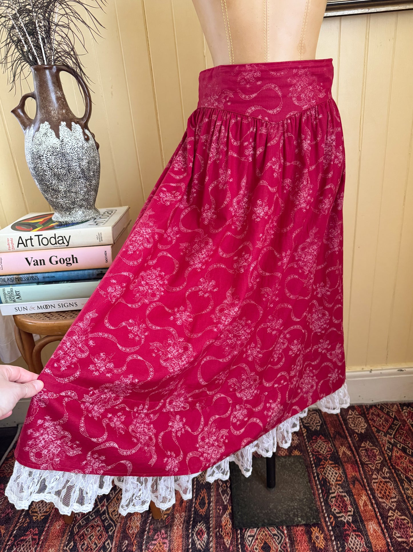 VINTAGE 1980S GUNNE SAX BY JESSICA MCCLINTOCK COTTON FLORAL LACE PRAIRIE SKIRT M/L