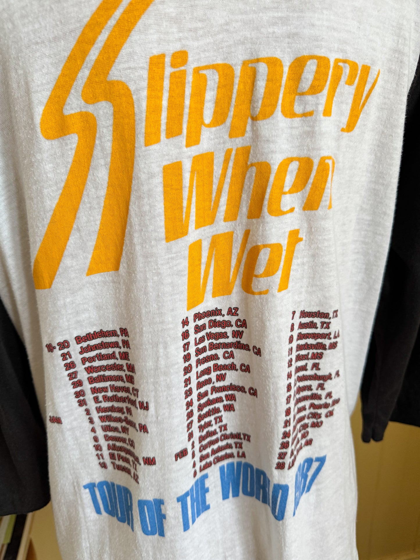 VINTAGE 1987 BON JOVI SLIPPERY WHEN WET WORLD TOUR PRINT RAGLAN TSHIRT L