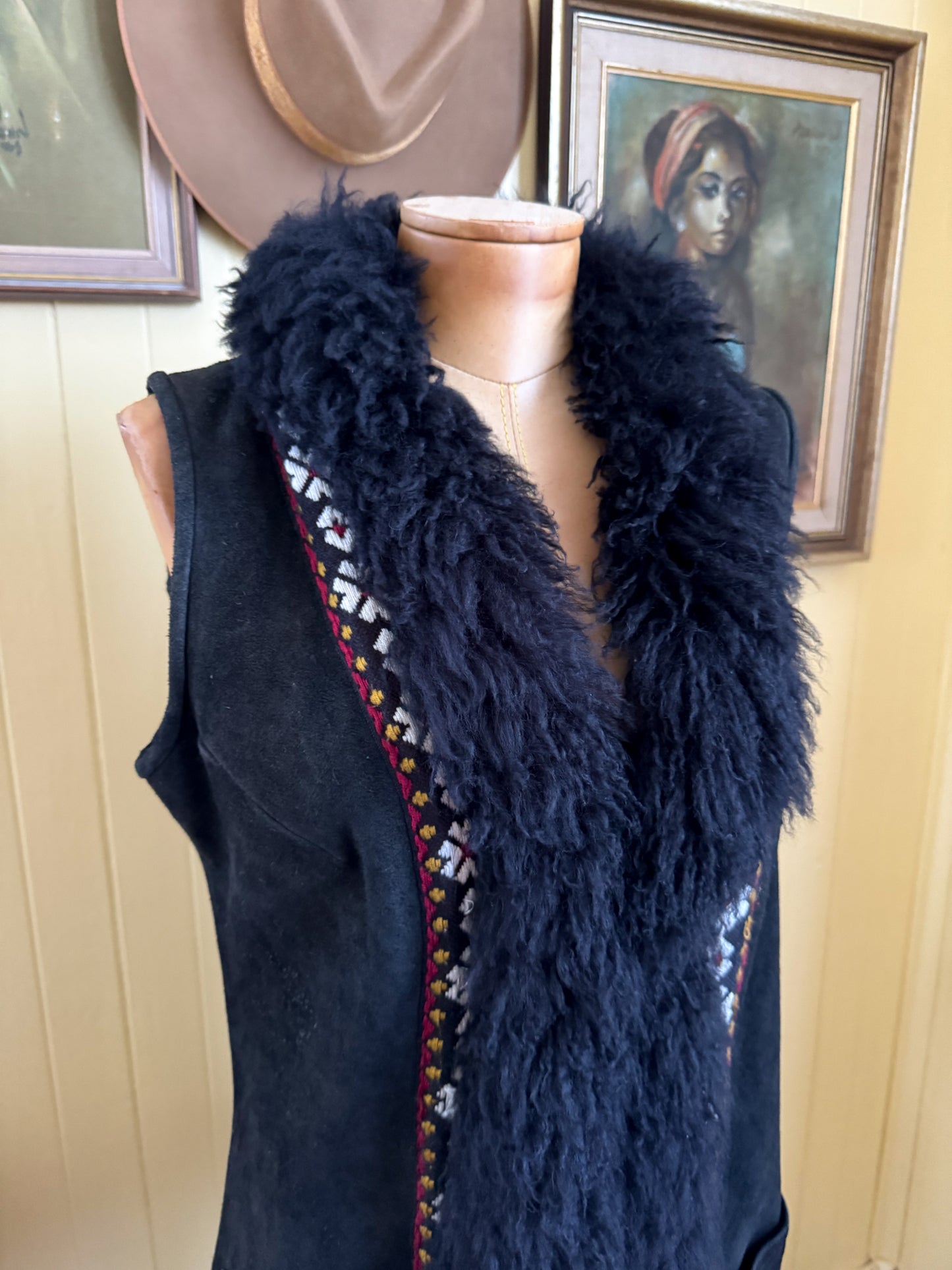 VINTAGE 1970S BLACK SUEDE LEATHER PENNY LANE SHEARLING WOOL VEST S/M