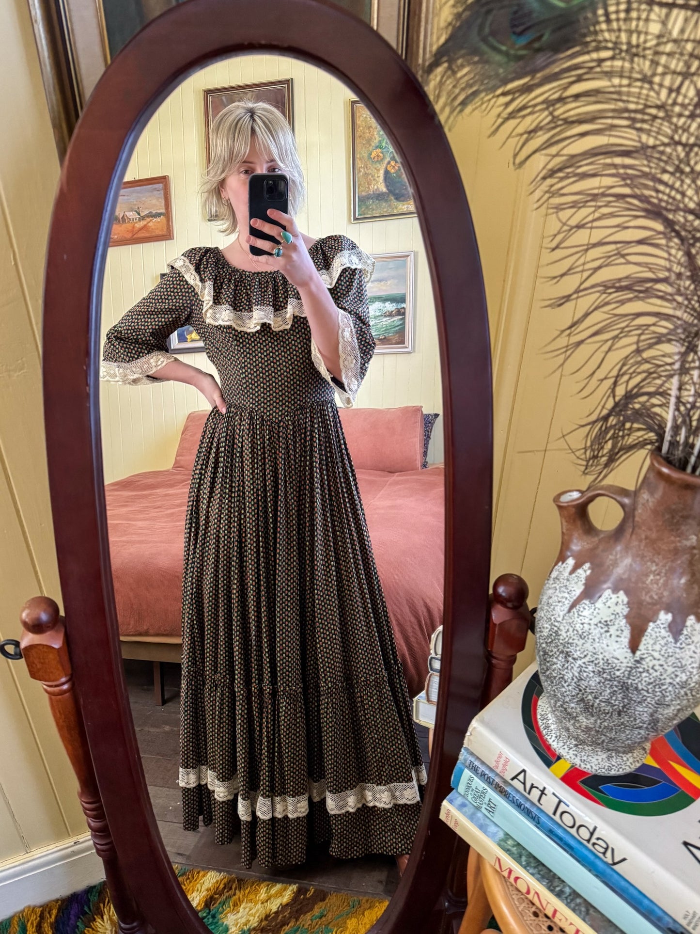 VINTAGE 1970S COTTON FLORAL PRINT RUFFLE LACE PRAIRIE MAXI DRESS S/M