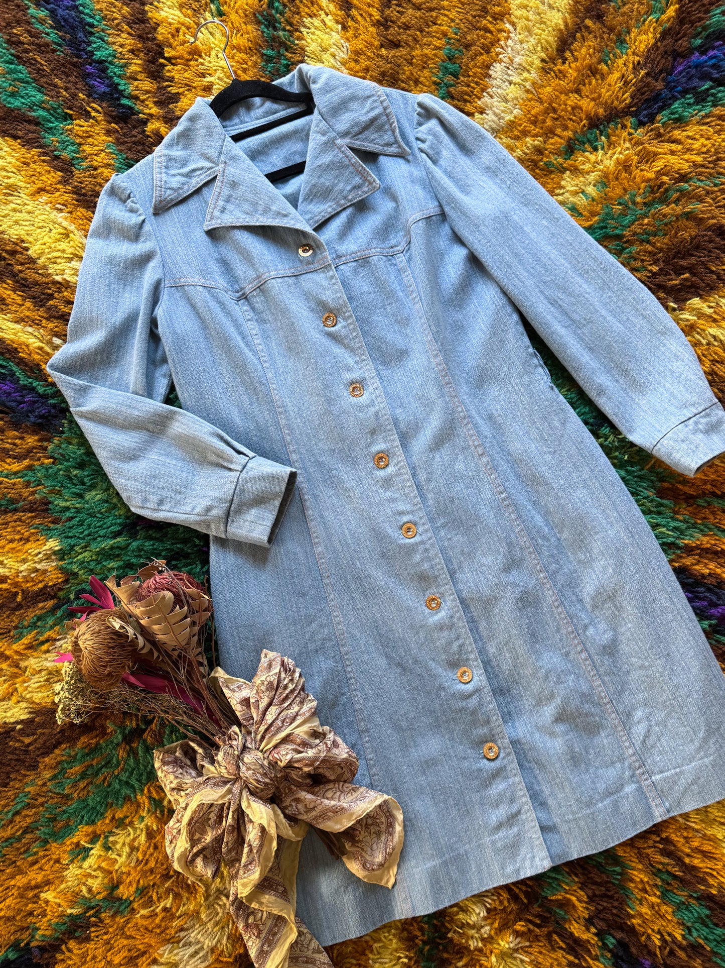 VINTAGE 1970S CHAMBRAY COTTON DENIM EMBROIDERED LONGLINE JACKET S/M