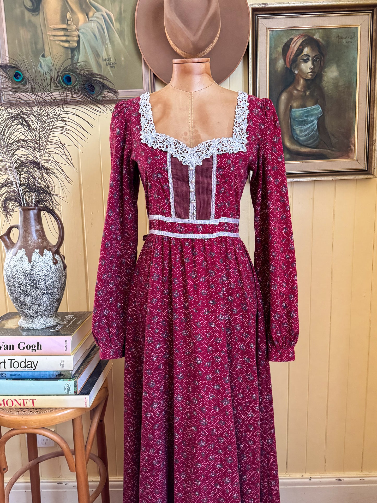 VINTAGE 1970S GUNNE SAX FLORAL PRINT COTTON + LACE PRAIRIE MAXI DRESS S