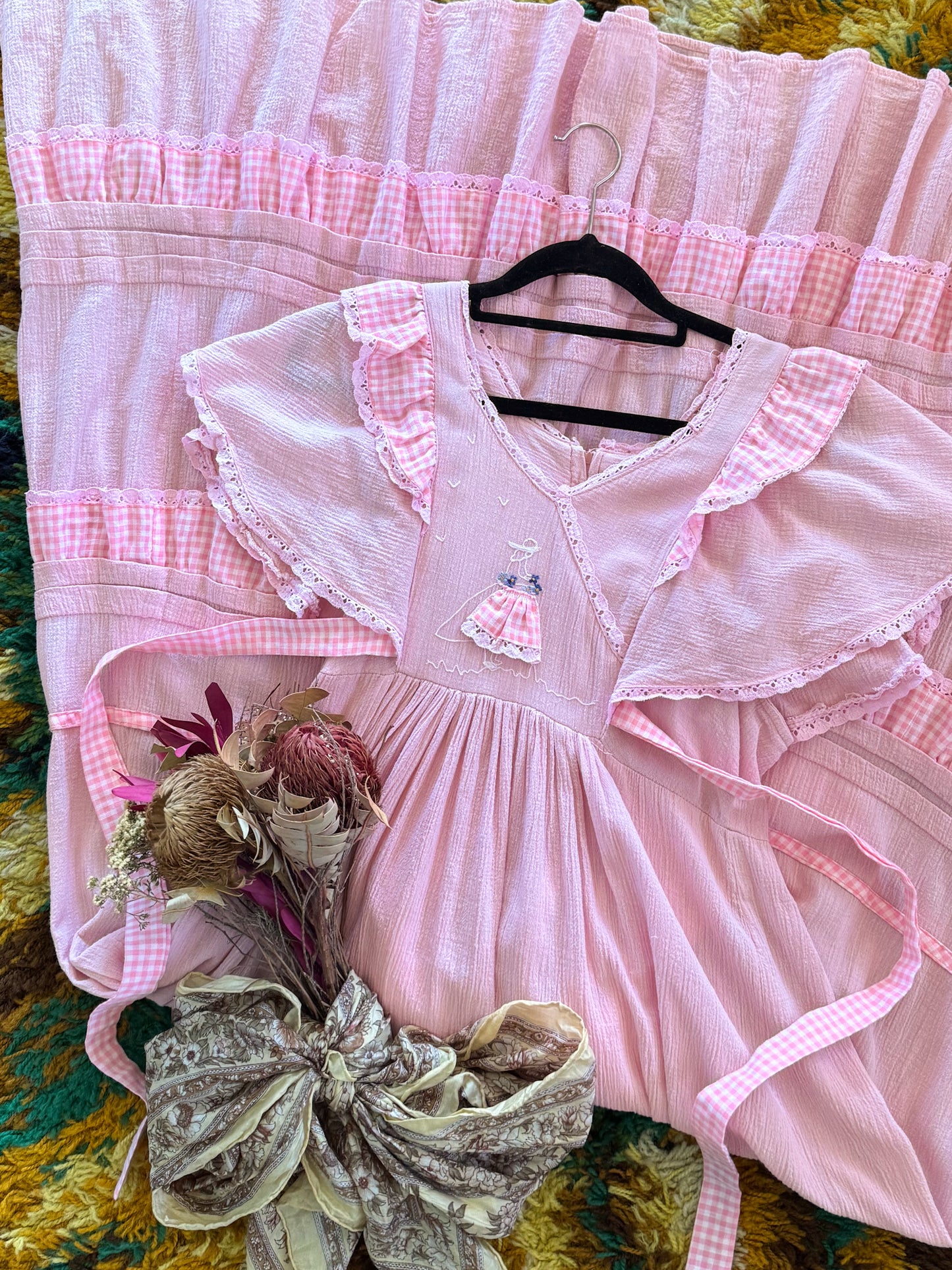 VINTAGE 1970S COTTON CHEESECLOTH GAUZE APPLIQUE RUFFLED MAXI DRESS M