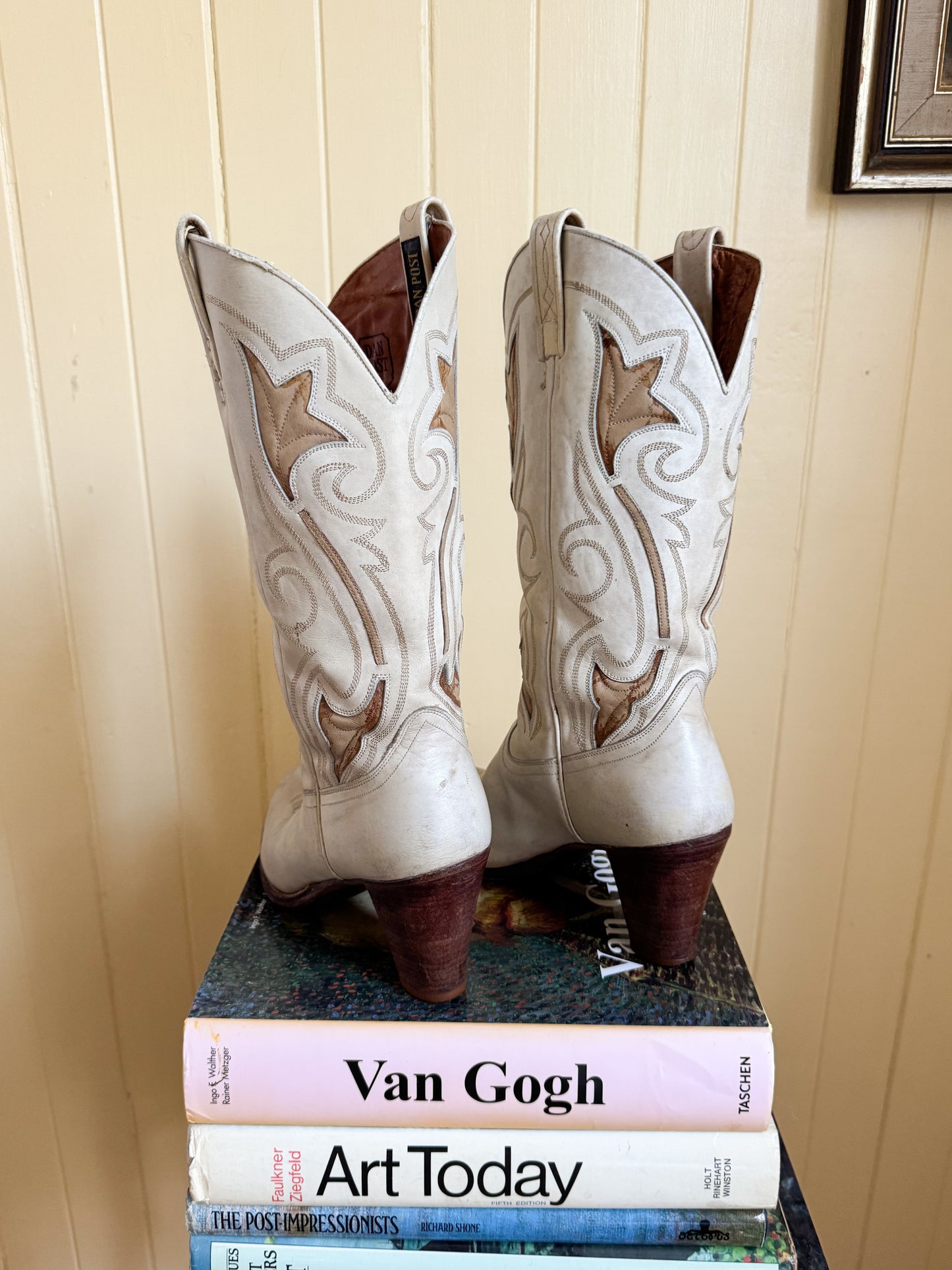 VINTAGE DAN POST CREAM EMBROIDERED LEATHER WESTERN CUBAN HIGH HEEL BOOTS 7.5-8/38-38.5