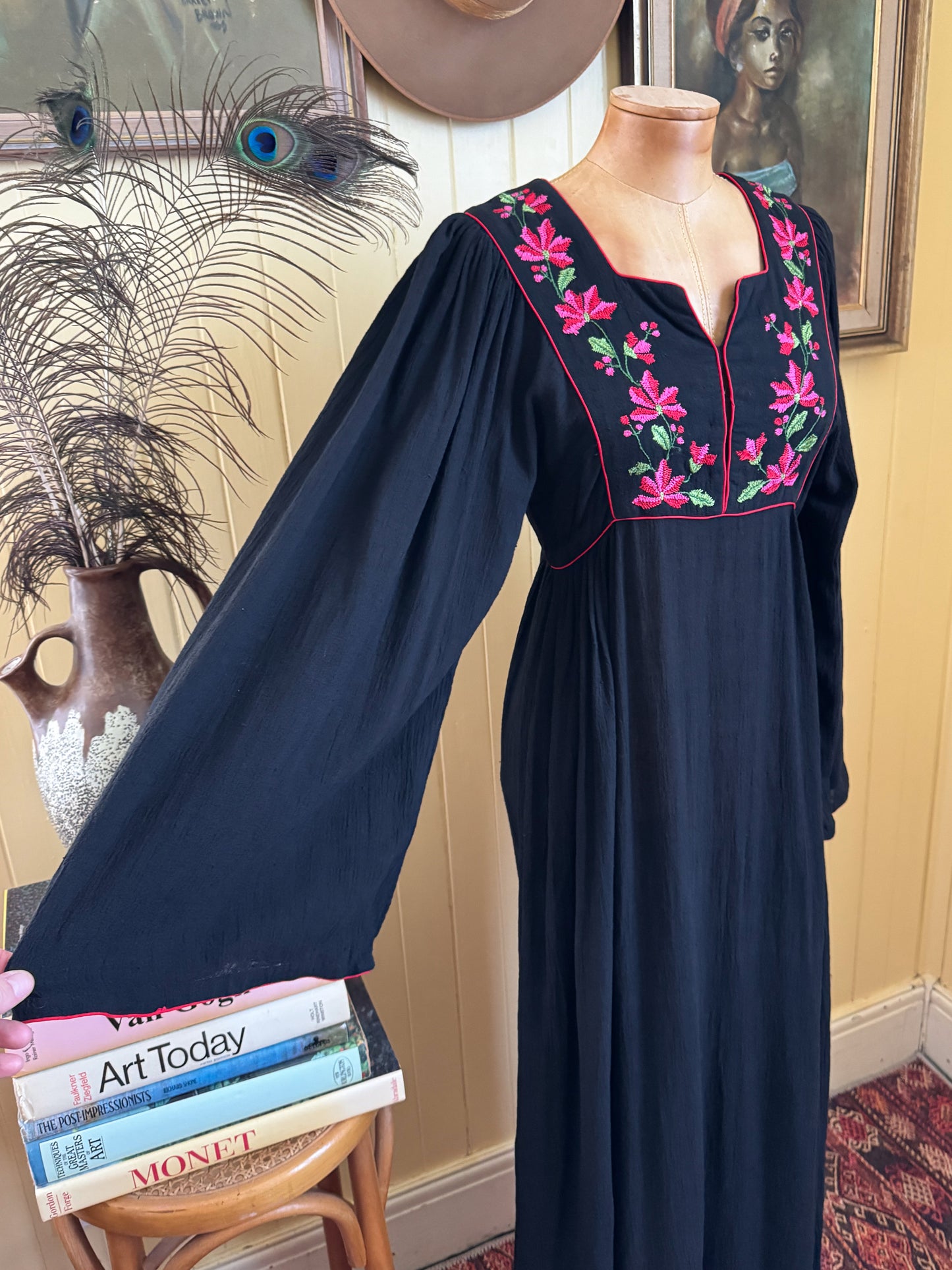 VINTAGE 1970S NEEPA INDIAN COTTON EMBROIDERED KIMONO SLEEVE MAXI DRESS S