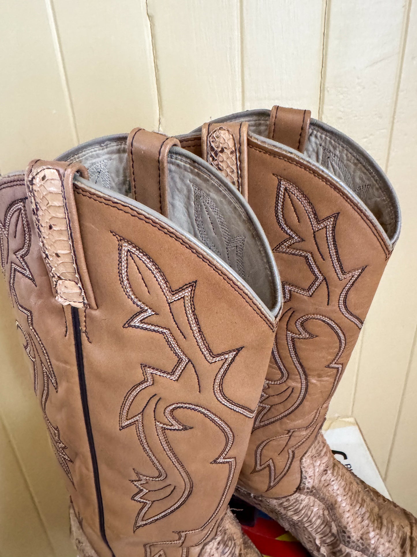 VINTAGE DAN POST EXOTIC PYTHON SNAKESKIN EMBROIDERED LEATHER WESTERN BOOTS 7/38
