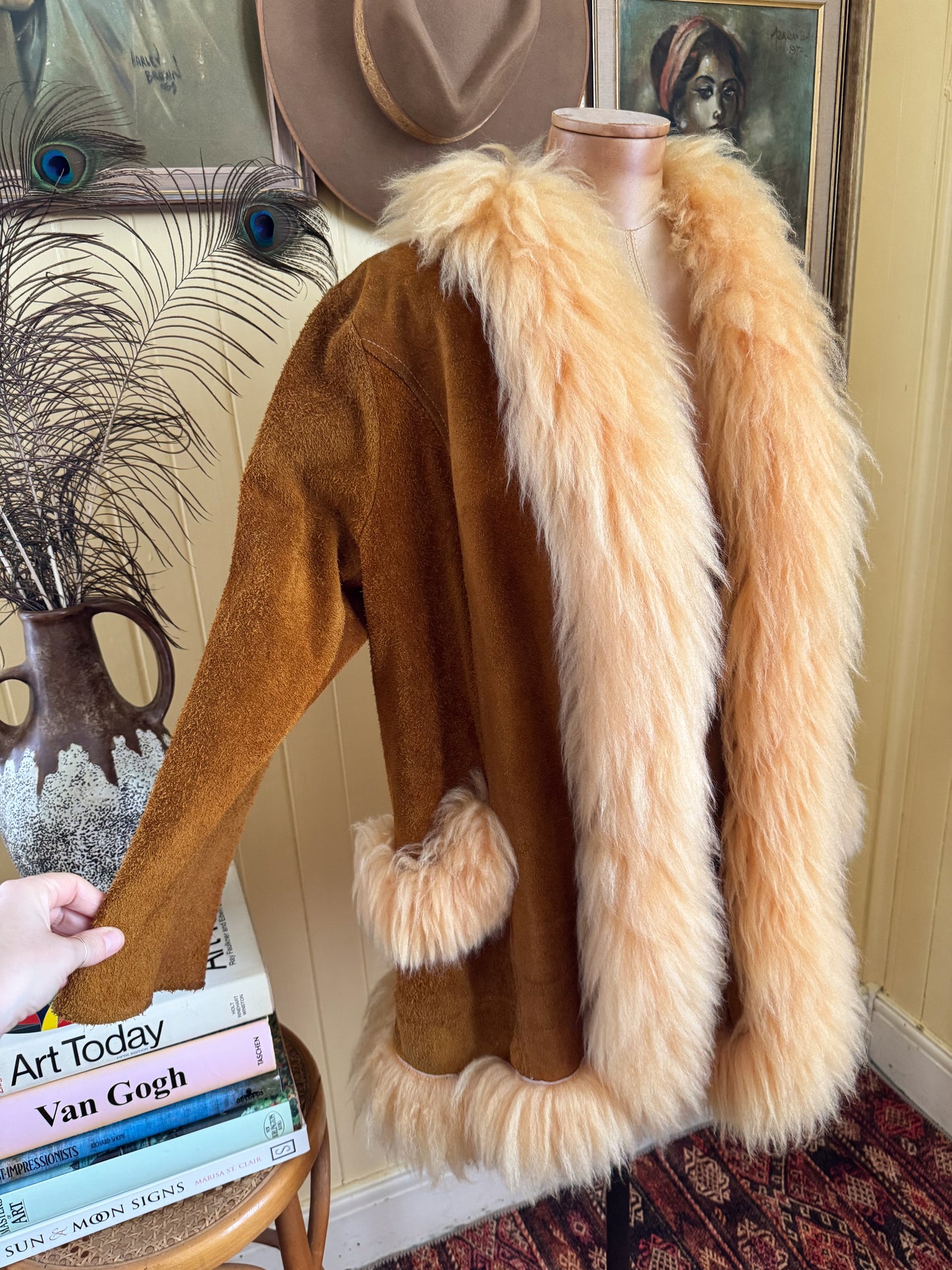 VINTAGE 1970S TAN SUEDE SHEEPSKIN LONGLINE PENNY LANE COAT M/L