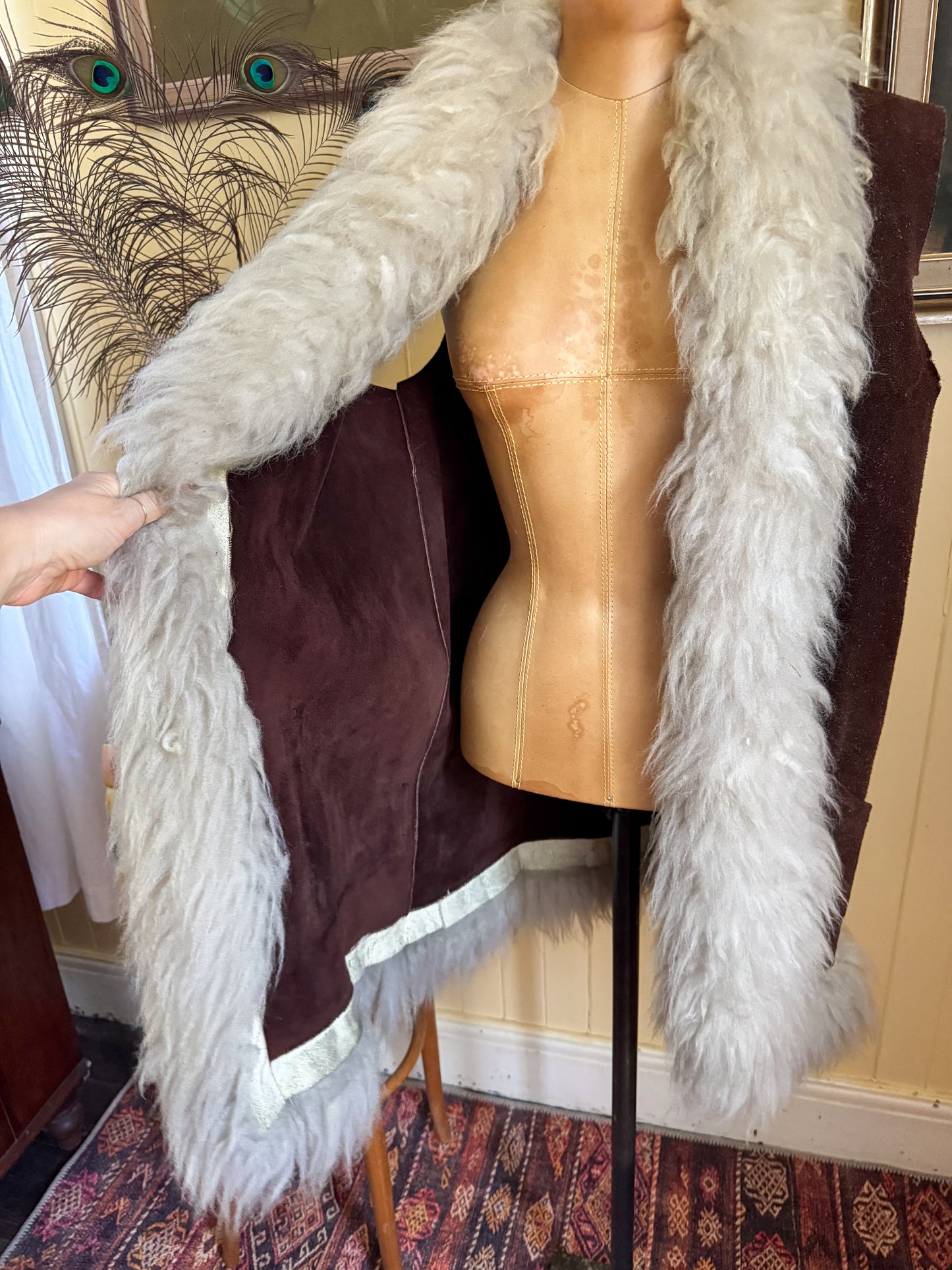 VINTAGE 1970S CHOCOLATE SUEDE LEATHER AND WOOL SHEARLING PENNY LANE VEST M