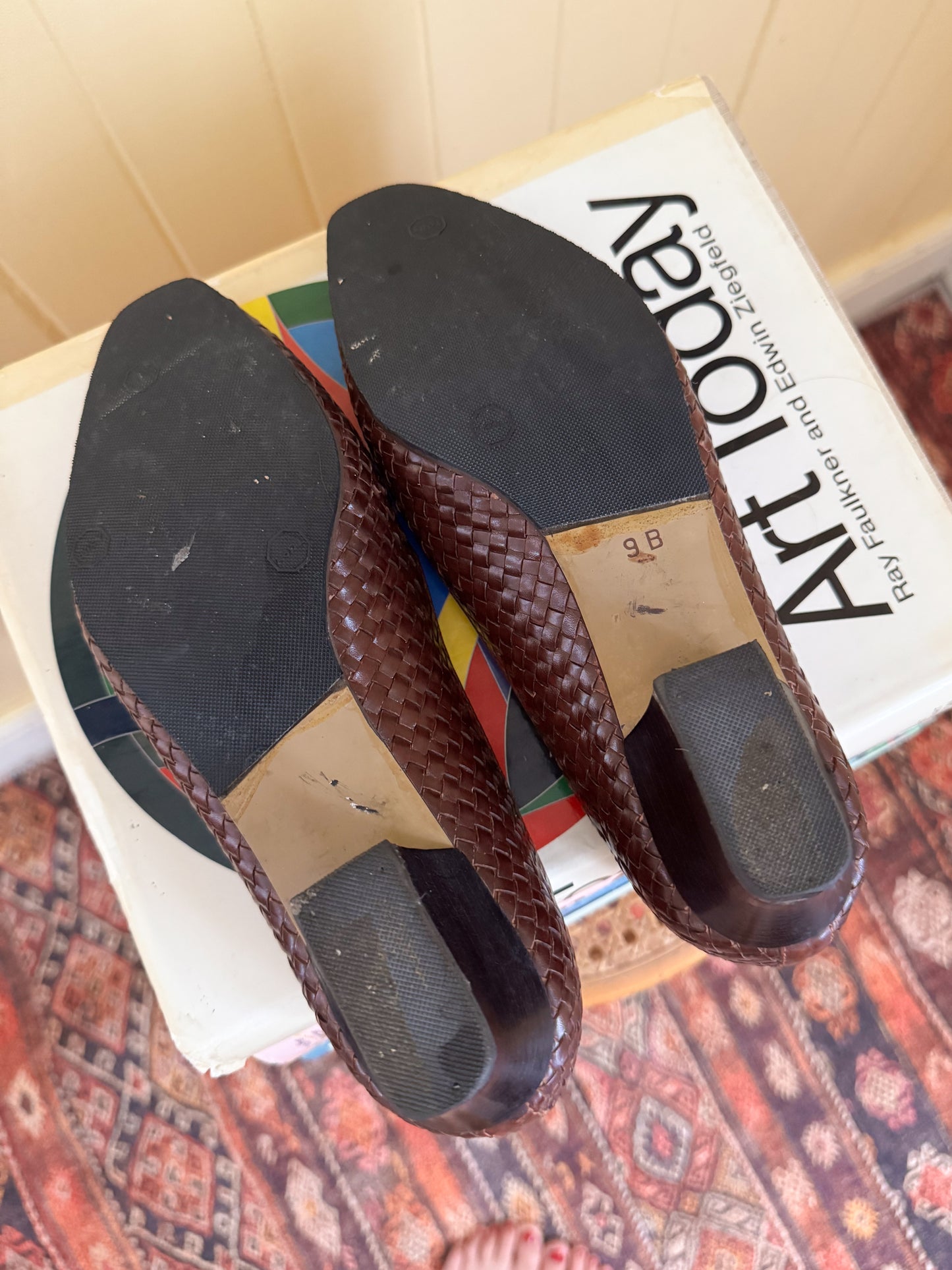 VINTAGE SANDLER CHOCOLATE LEATHER WOVEN HEELS 39/8.5