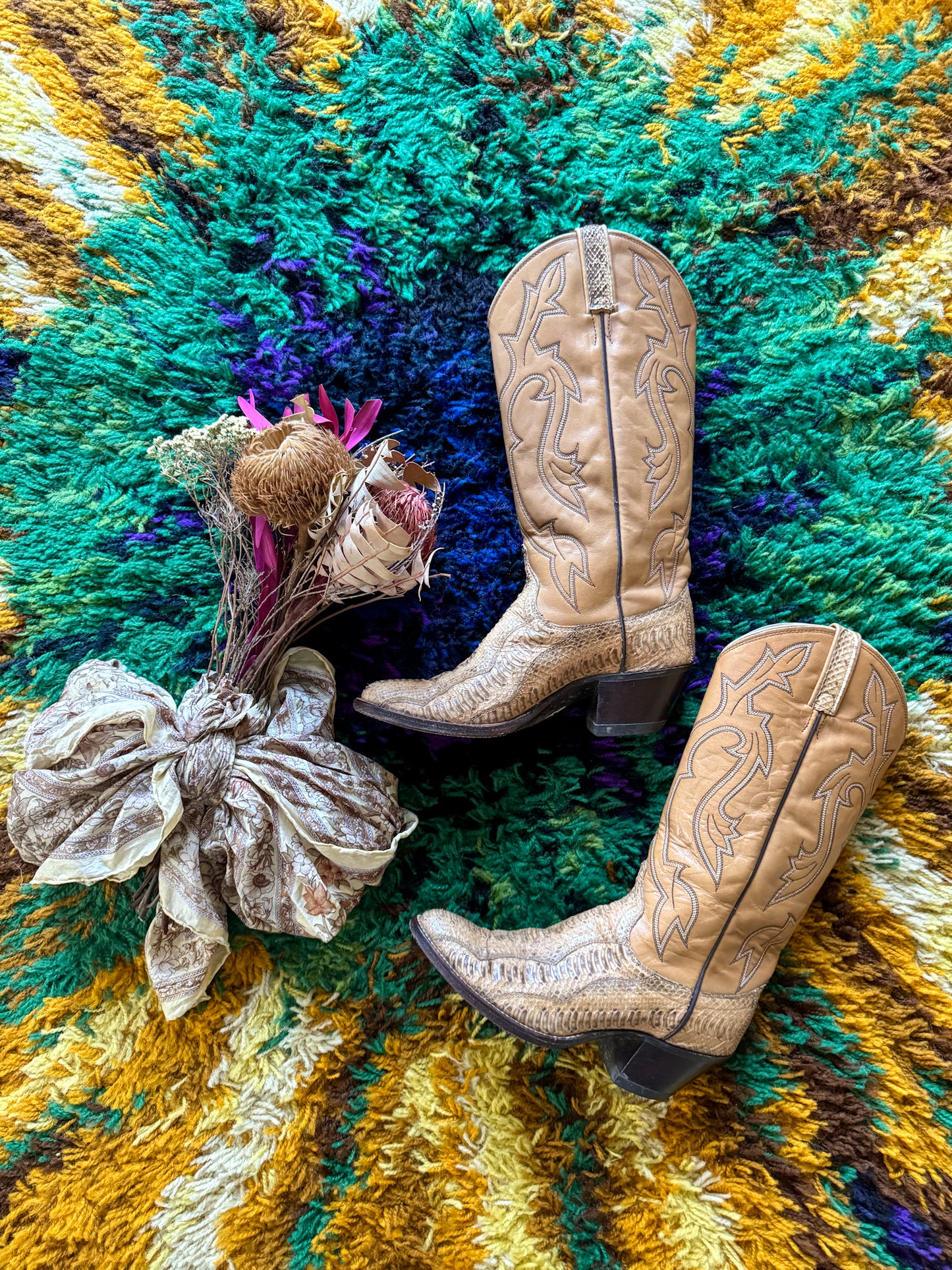 VINTAGE DAN POST EXOTIC PYTHON SNAKESKIN EMBROIDERED LEATHER WESTERN BOOTS 7/38