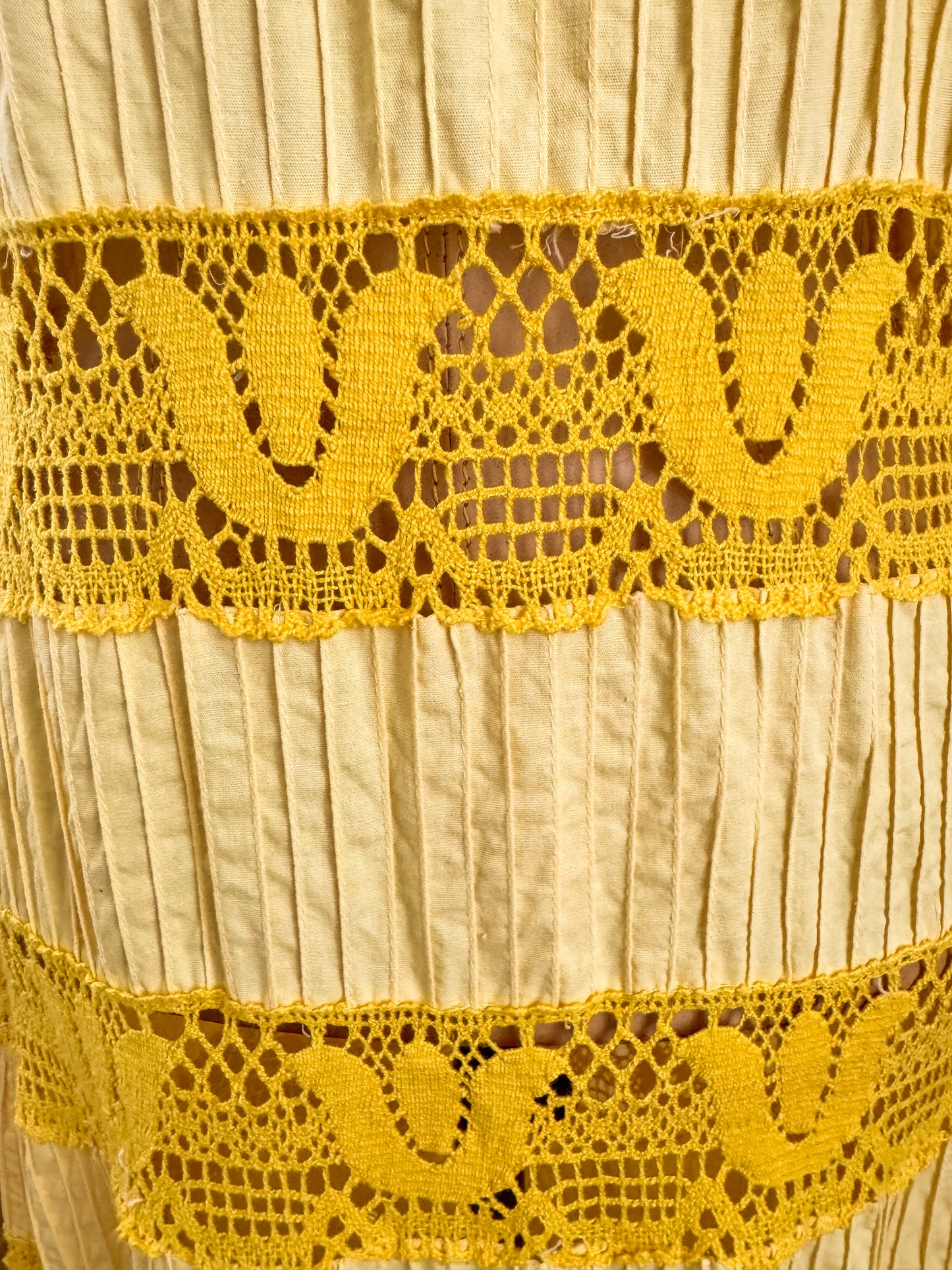 VINTAGE 1970S MEXICAN PINTUCK YELLOW COTTON CROCHET MAXI DRESS S