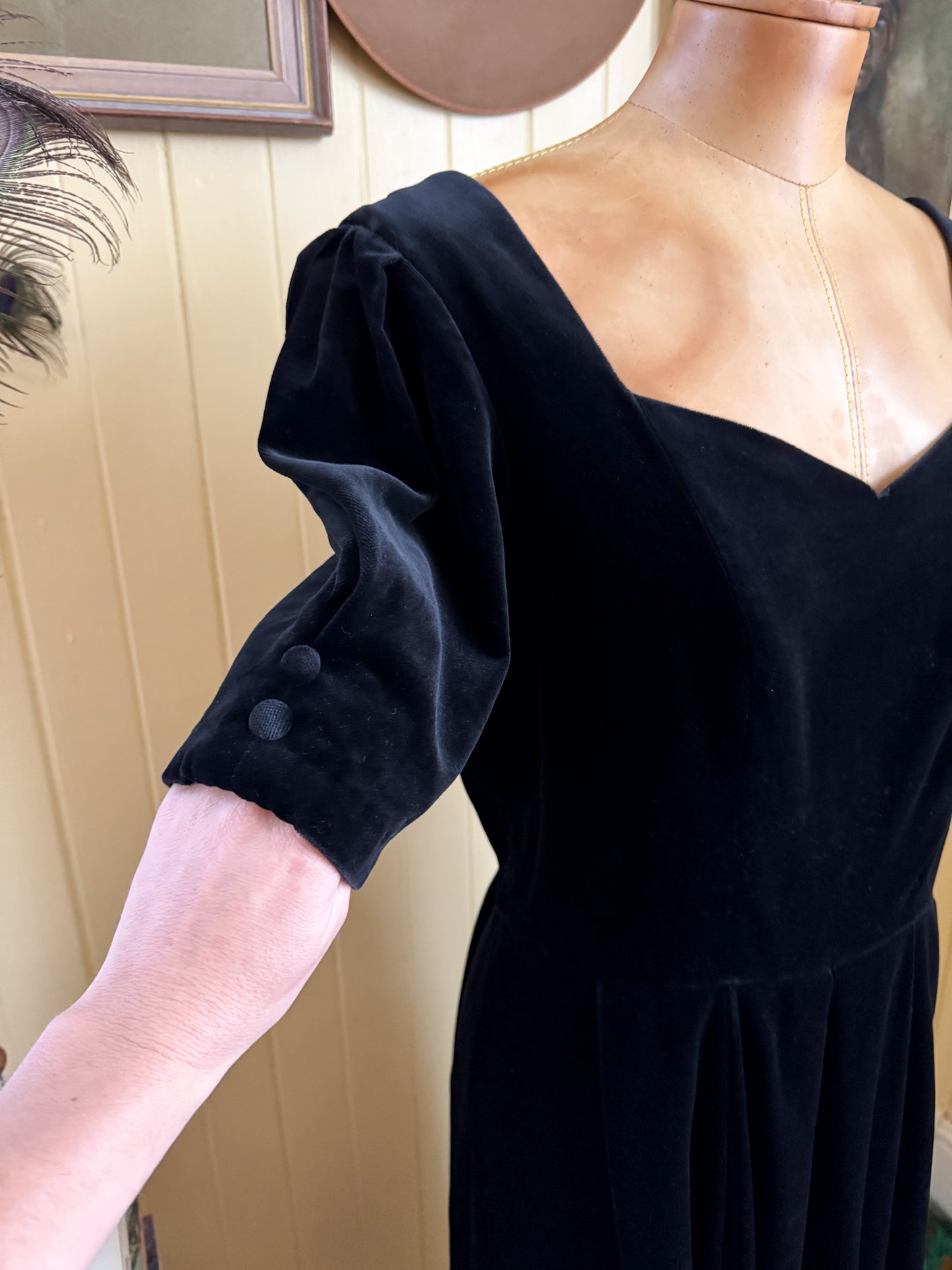 VINTAGE 1980S LAURA ASHLEY BLACK COTTON VISCOSE VELVET DRESS M/L