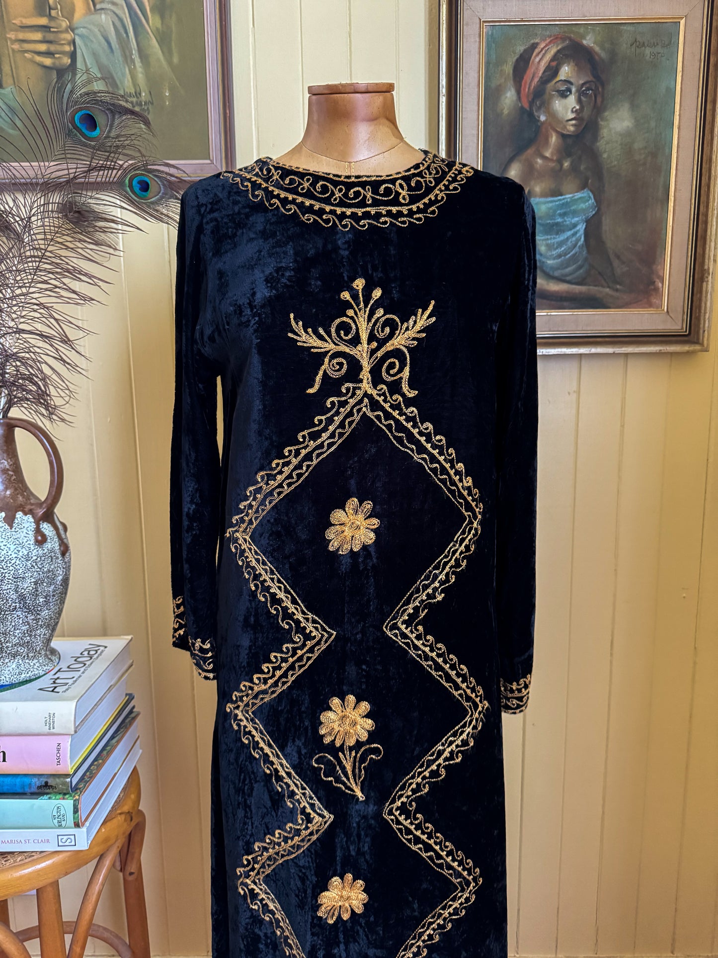 VINTAGE 1970S SAWBRO INDIAN VELVET EMBROIDERED MAXI KAFTAN XS