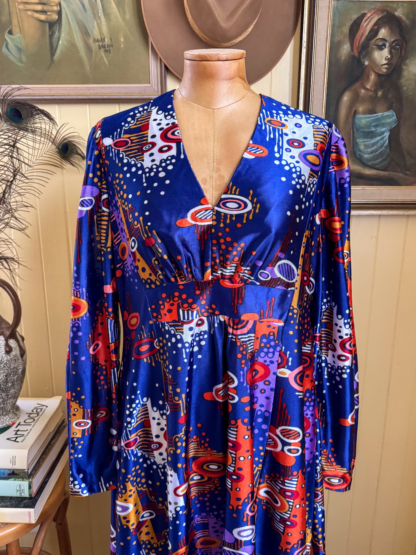 VINTAGE 1970S GROOVY NYLON FLORAL PRINT MAXI HOSTESS DRESS L