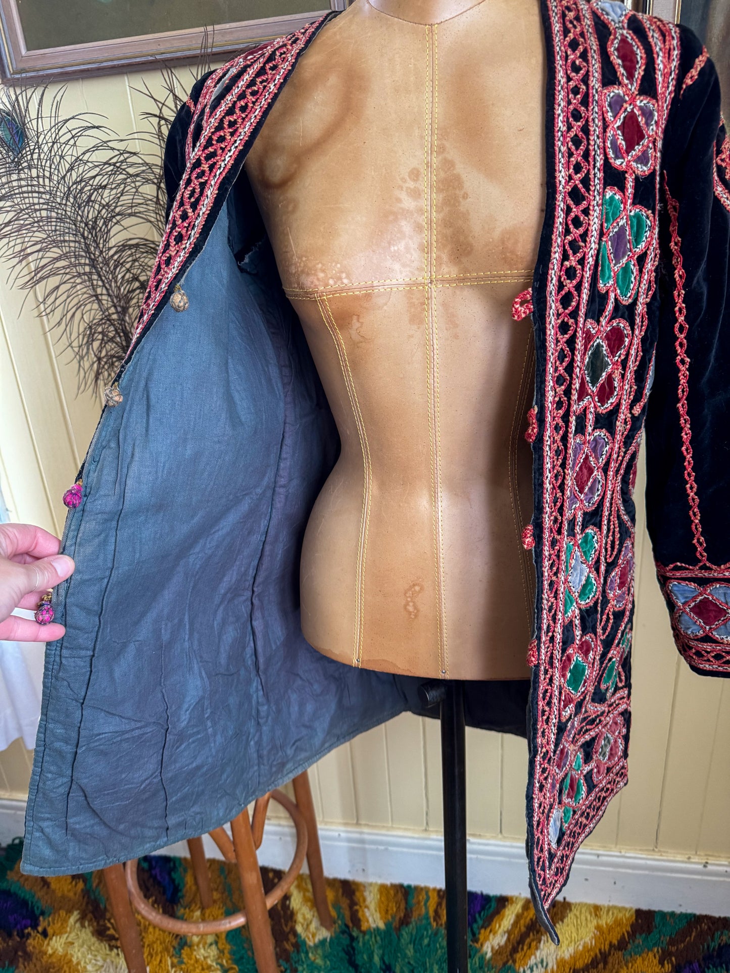 VINTAGE 1960S RARE PAKISTANI HEAVILY EMBROIDERED VELVET JACKET S