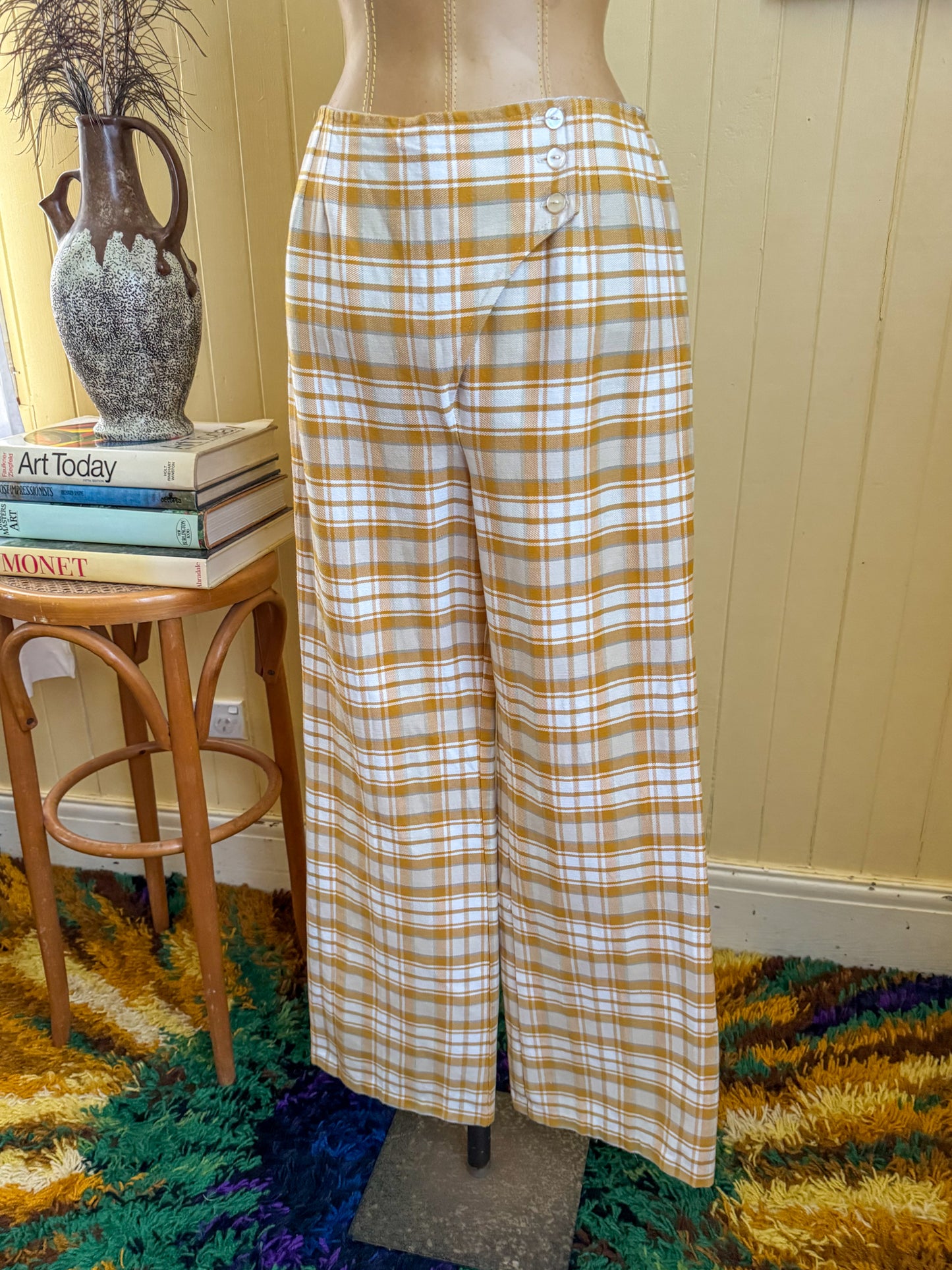 VINTAGE 1960S WHITE ROSE GARMENTS VISCOSE BLEND PLAID WIDE LEG PANTS S
