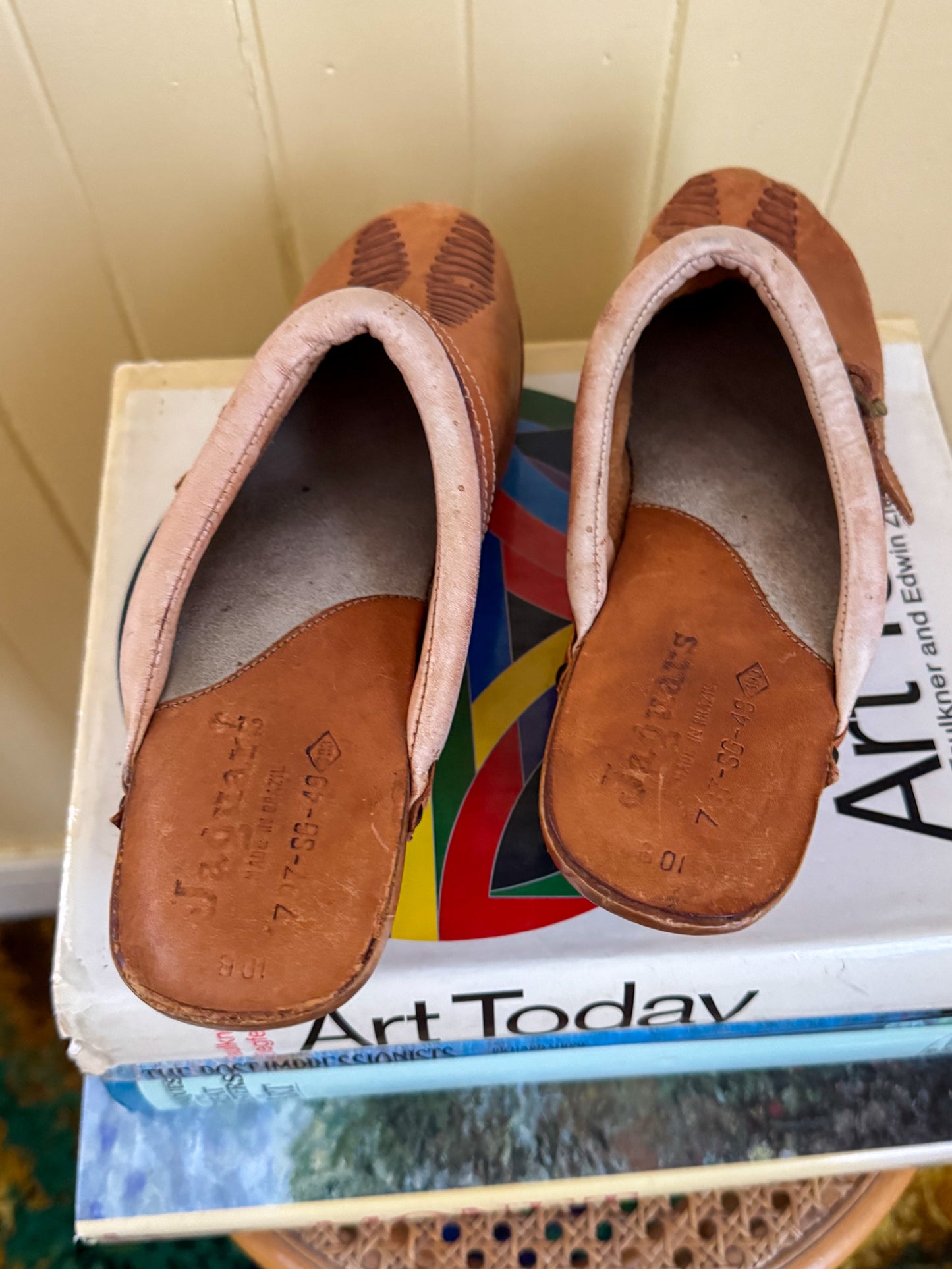VINTAGE BRAZILIAN NATURAL TAN LEATHER WOODEN CLOGS 10/41