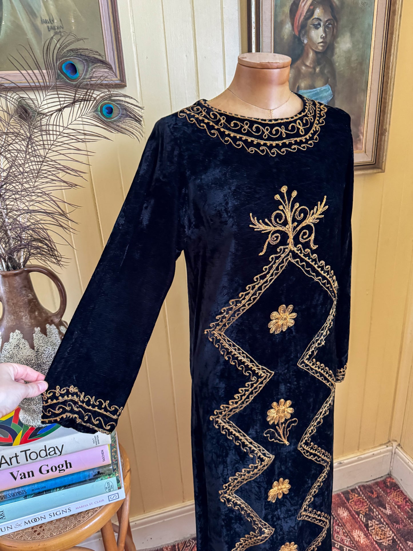 VINTAGE 1970S SAWBRO INDIAN VELVET EMBROIDERED MAXI KAFTAN XS