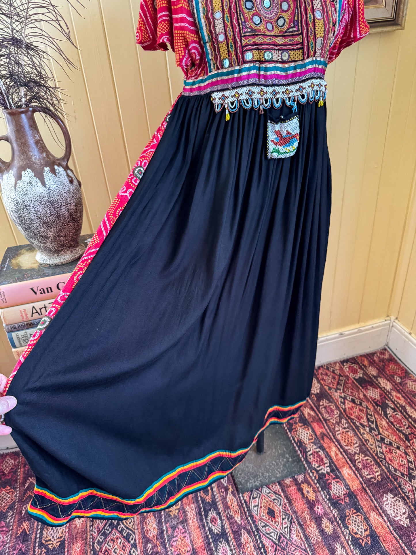 VINTAGE 1970S DIVALI INDIAN RAYON EMBROIDERED BEADED PRINT MIDI DRESS XS/S
