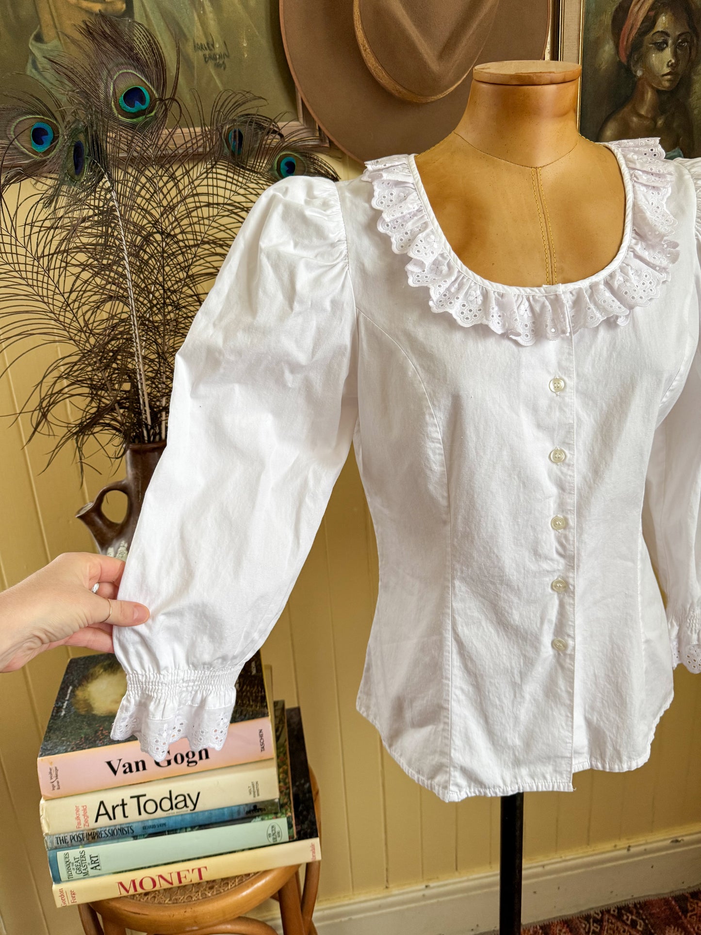 VINTAGE 1980S COTTON BRODIERIE FRILL PEASANT BUTTON THROUGH BLOUSE S/M