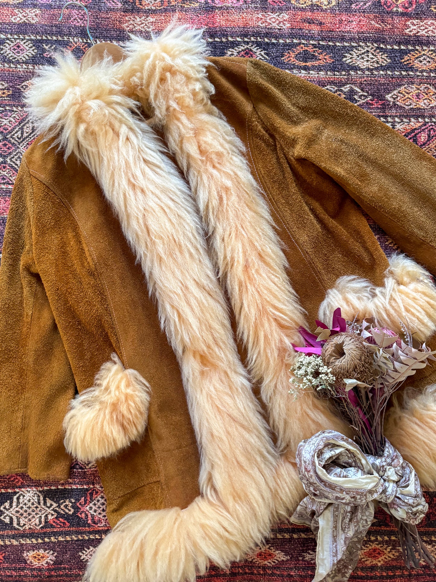 VINTAGE 1970S TAN SUEDE SHEEPSKIN LONGLINE PENNY LANE COAT M/L