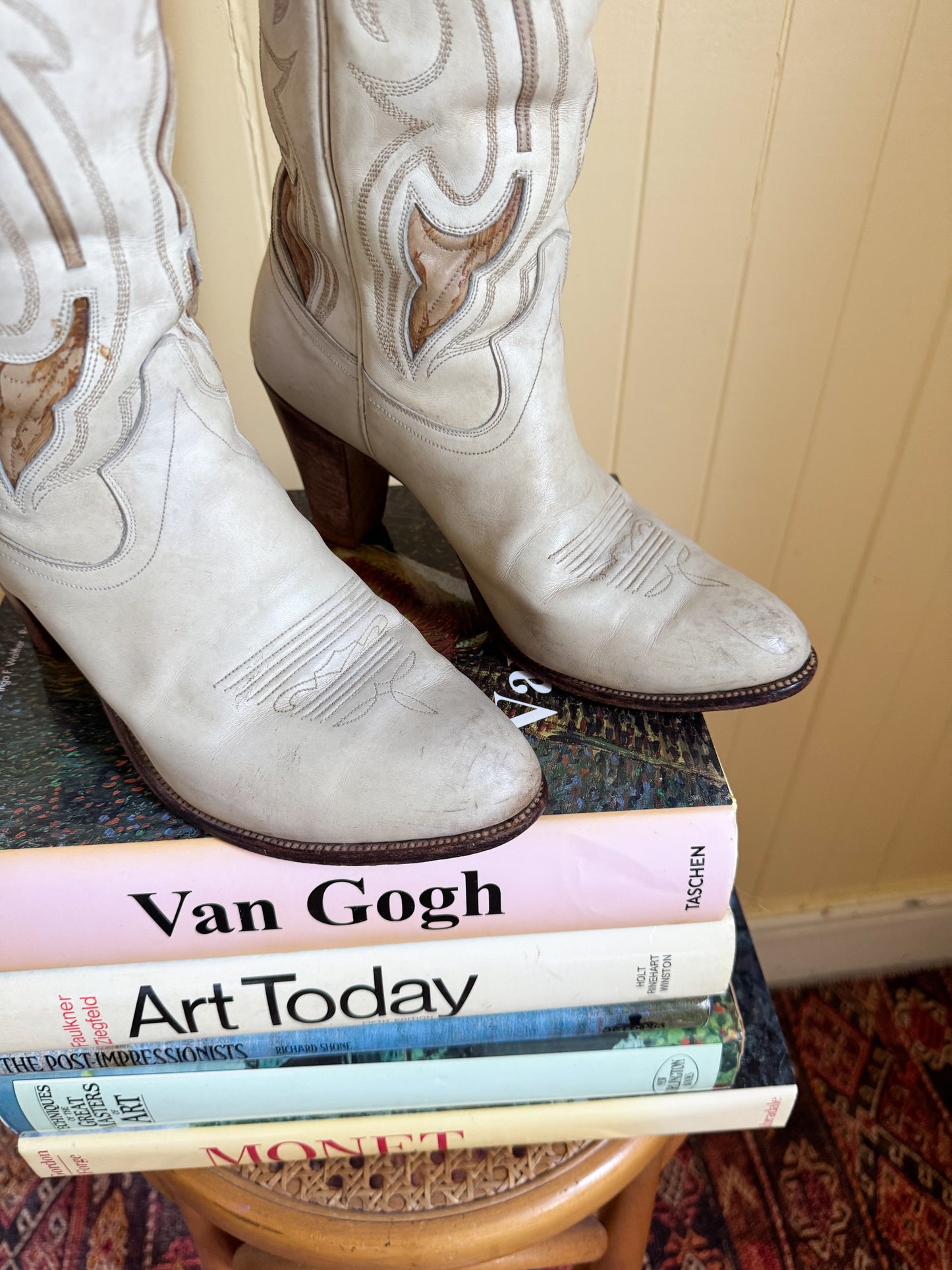VINTAGE DAN POST CREAM EMBROIDERED LEATHER WESTERN CUBAN HIGH HEEL BOOTS 7.5-8/38-38.5