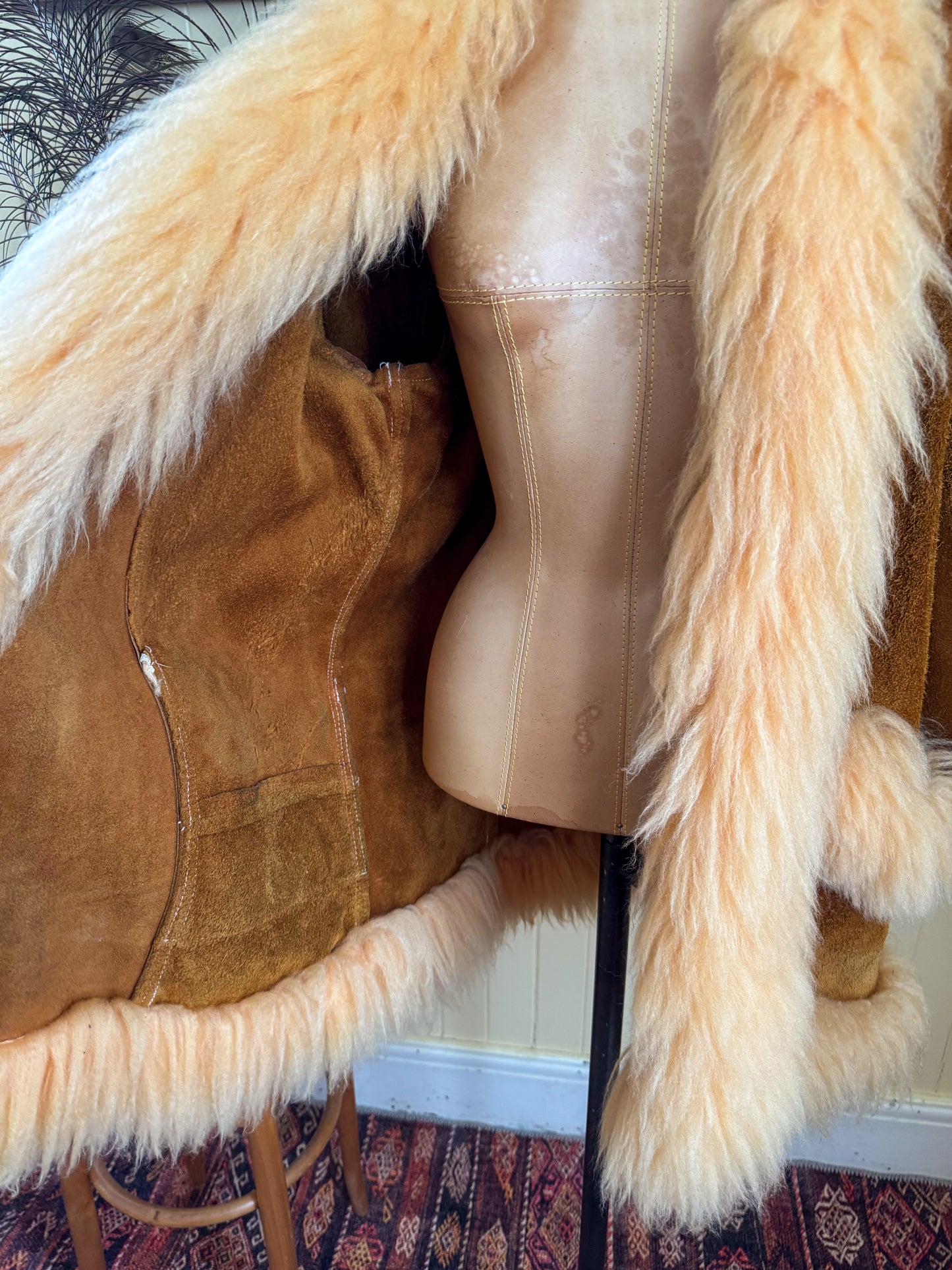 VINTAGE 1970S TAN SUEDE SHEEPSKIN LONGLINE PENNY LANE COAT M/L