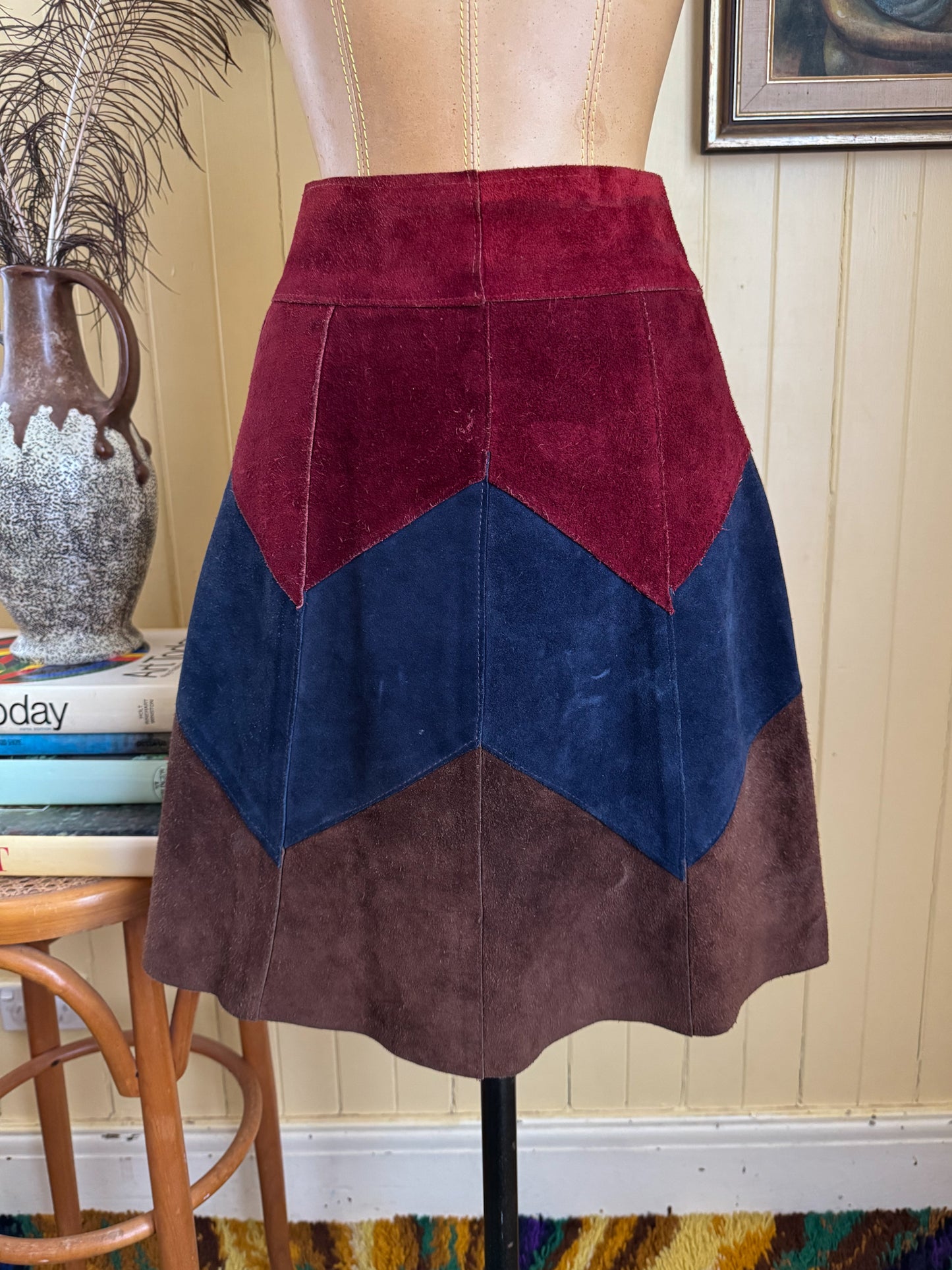 VINTAGE 1970S SUEDE LEATHER CHEVRON COLOUR BLOCK SKIRT M/L