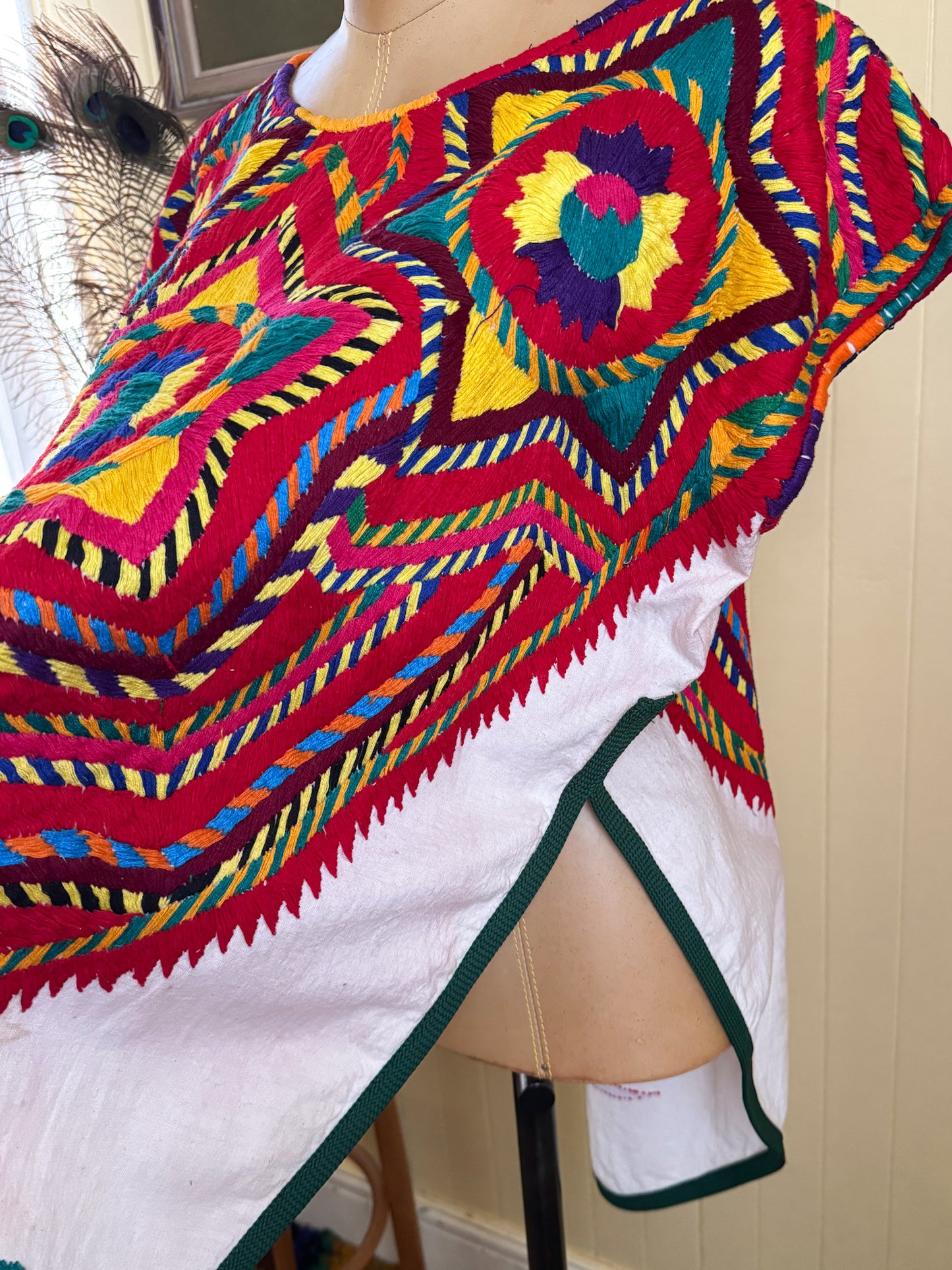 VINTAGE GUATEMALAN EMBROIDERED WOVEN COTTON HUIPIL OOAK PONCHO TOP M/L